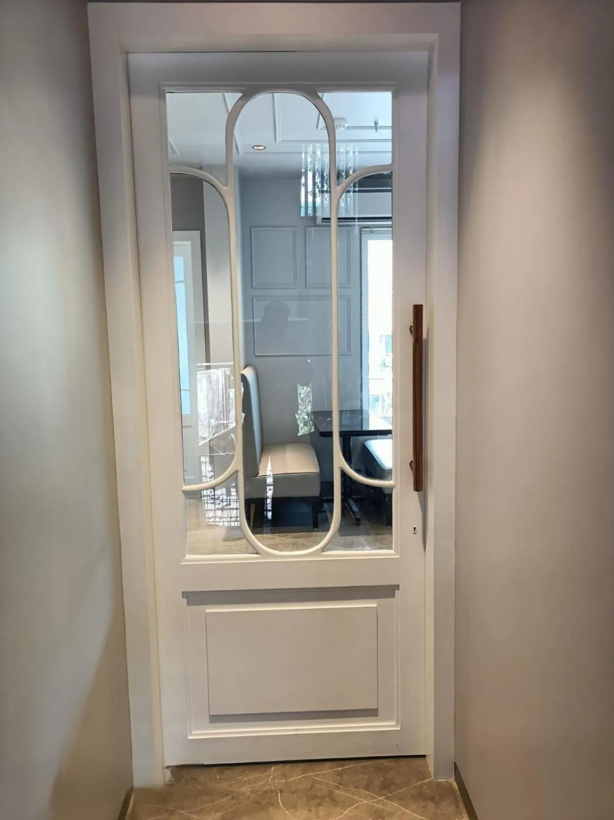 Restaurant/places to eat in J Hotel - J ESVI