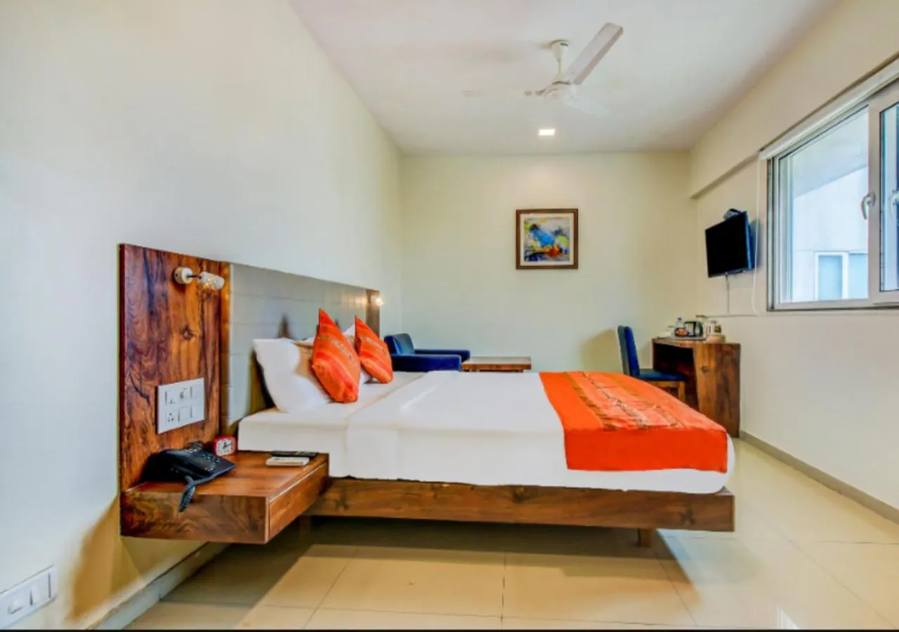 Photo of the whole room, Bed in J Hotel - J ESVI