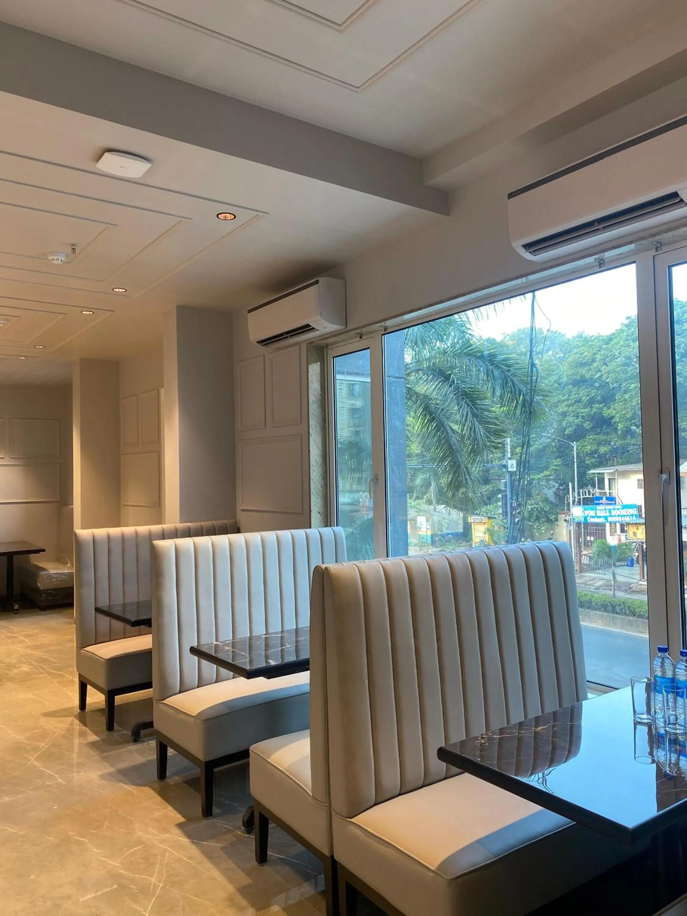 Restaurant/places to eat in J Hotel - J ESVI