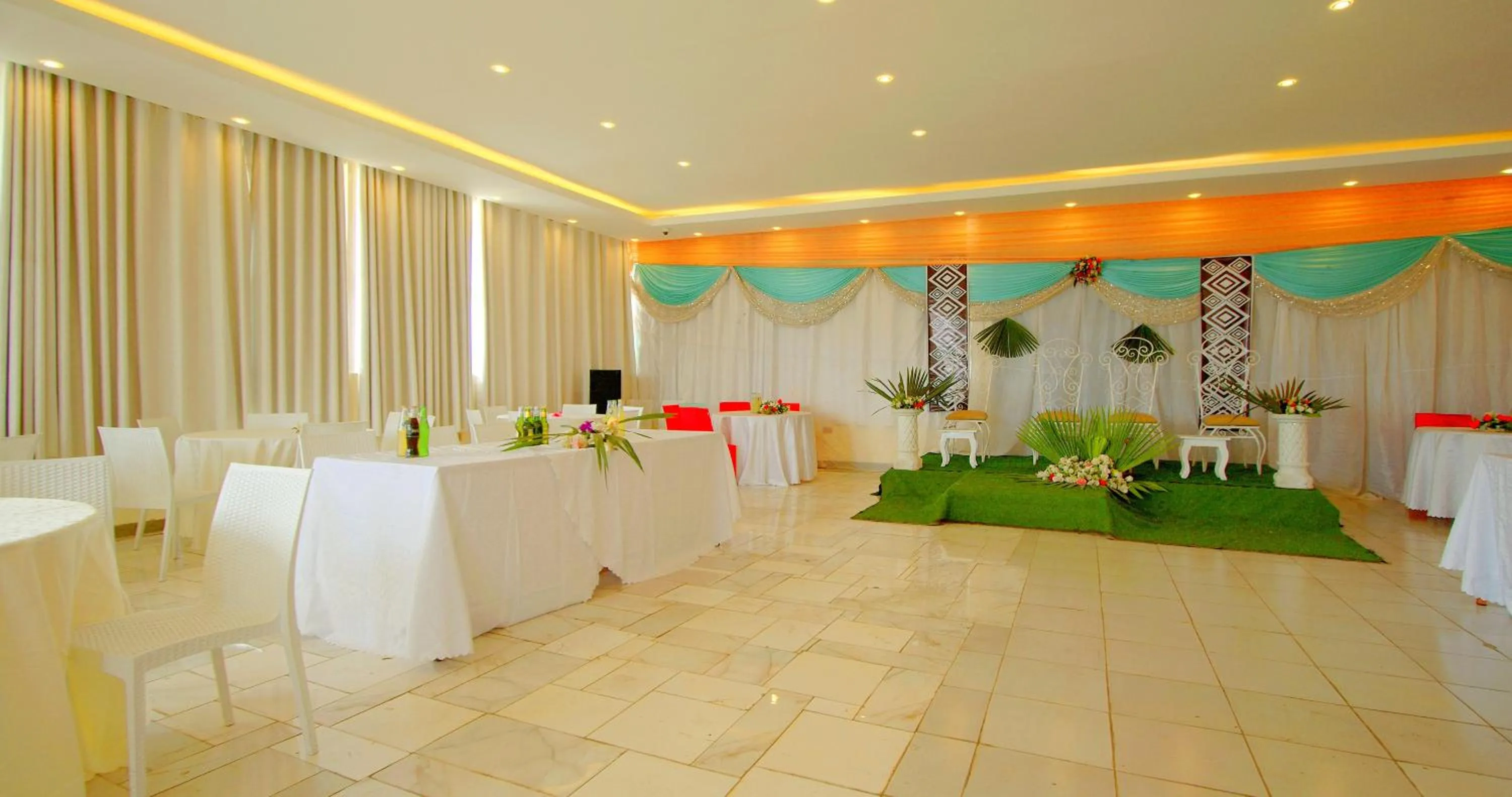 Restaurant/places to eat in FATIMA HOTEL Ltd