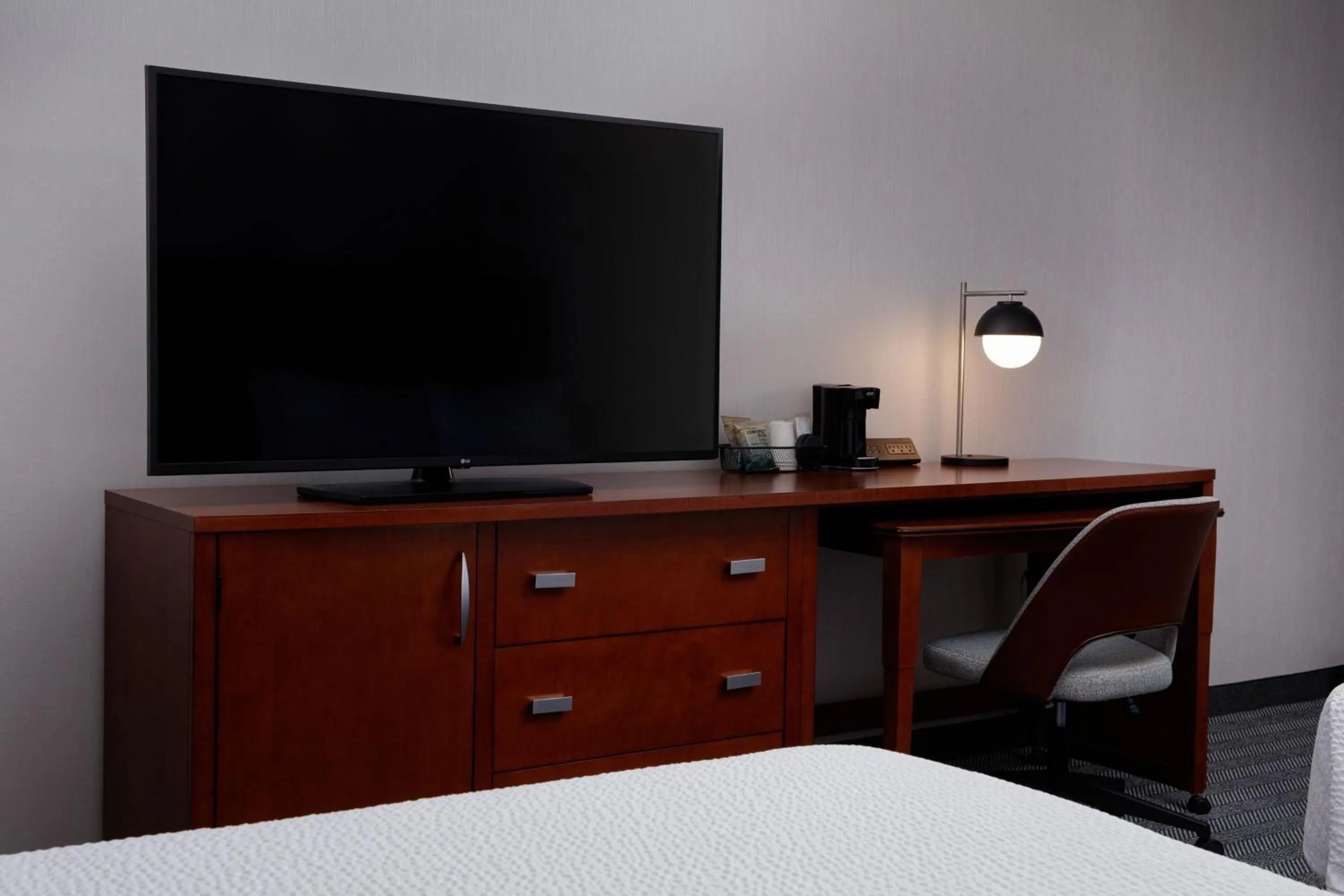 Photo of the whole room, Bed in Courtyard Denver Tech Center