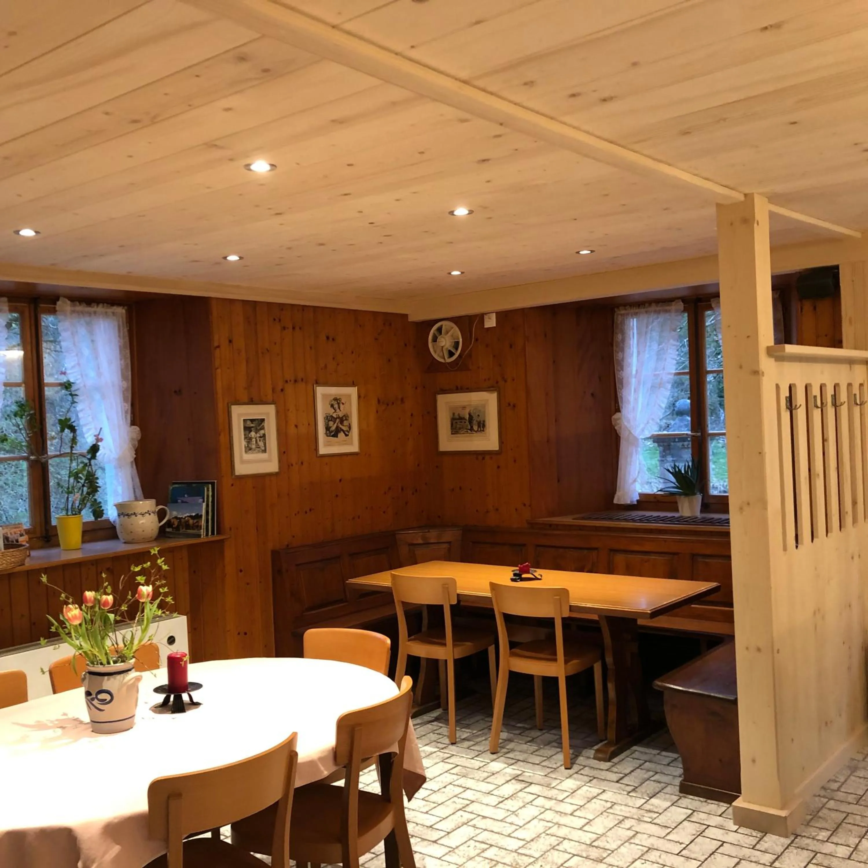 Restaurant/places to eat in Auberge de la Bouege