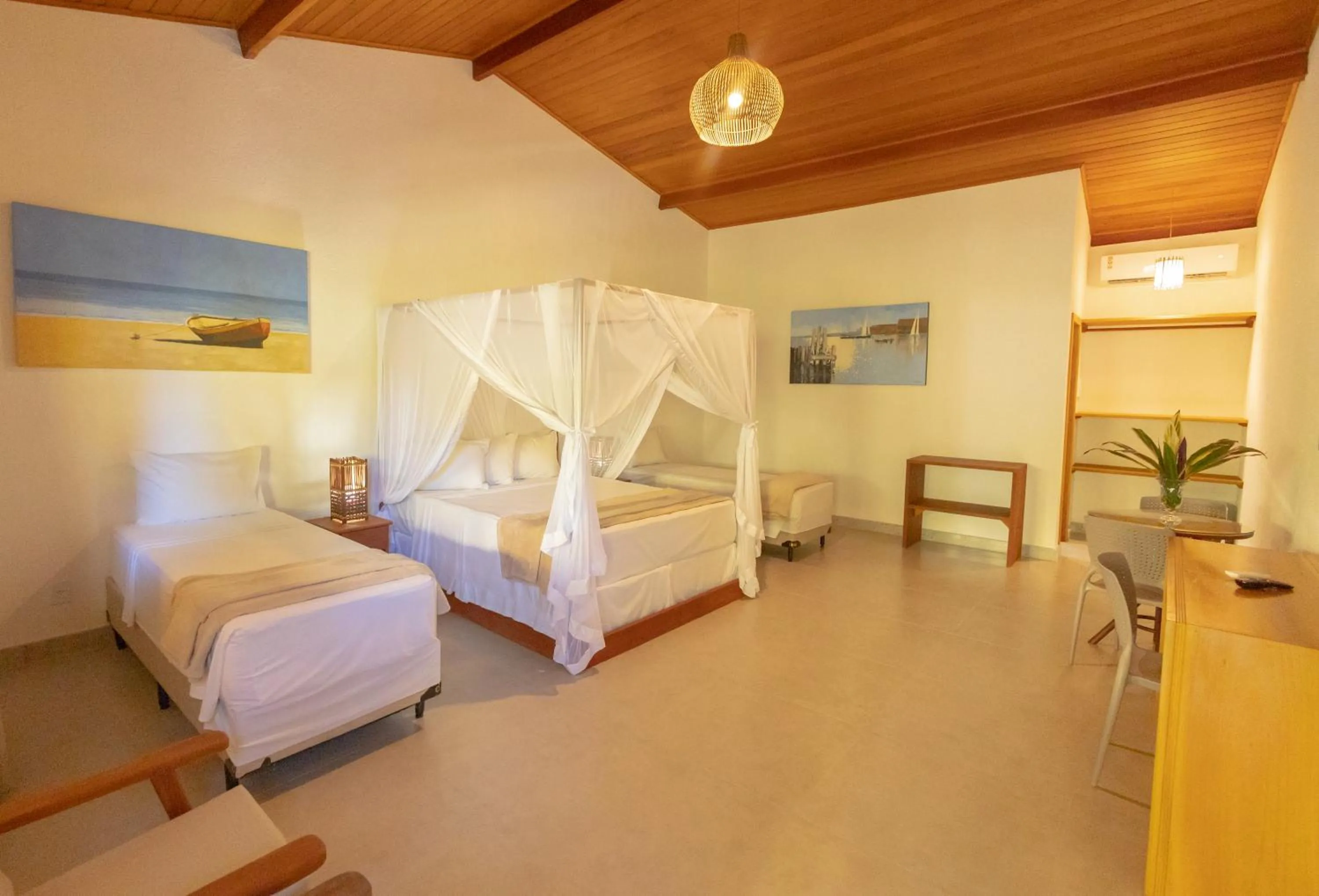 Photo of the whole room, Bed in Arraial Bangalô Praia Hotel