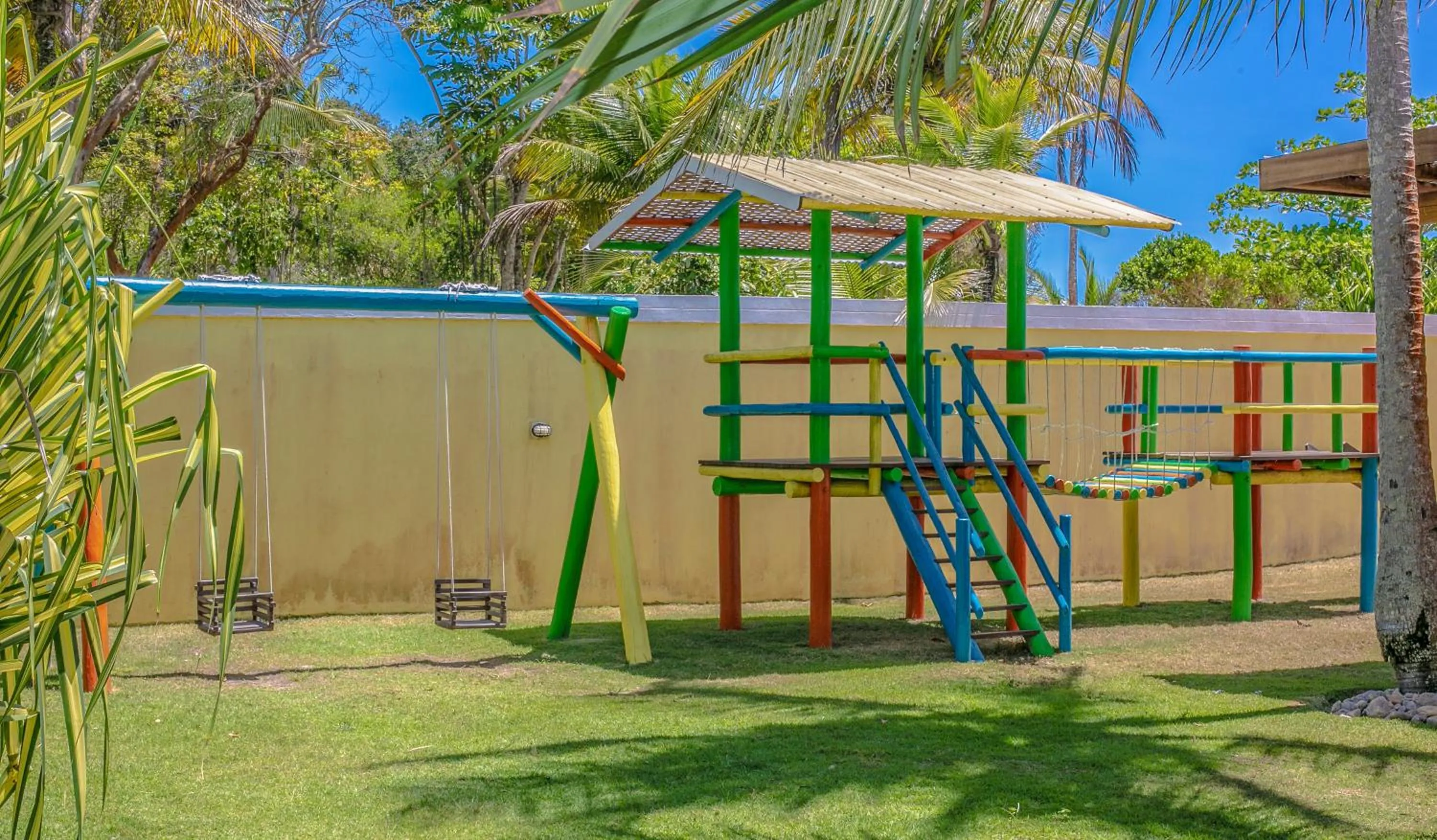 Children play ground in Arraial Bangalô Praia Hotel