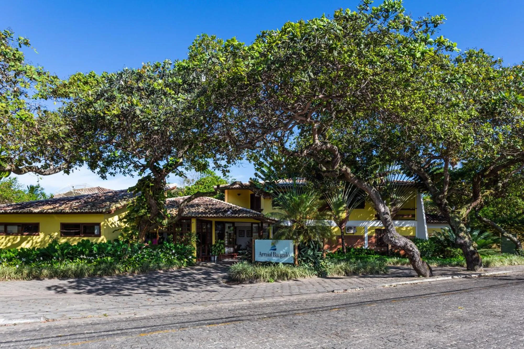 Facade/entrance in Arraial Bangalô Praia Hotel