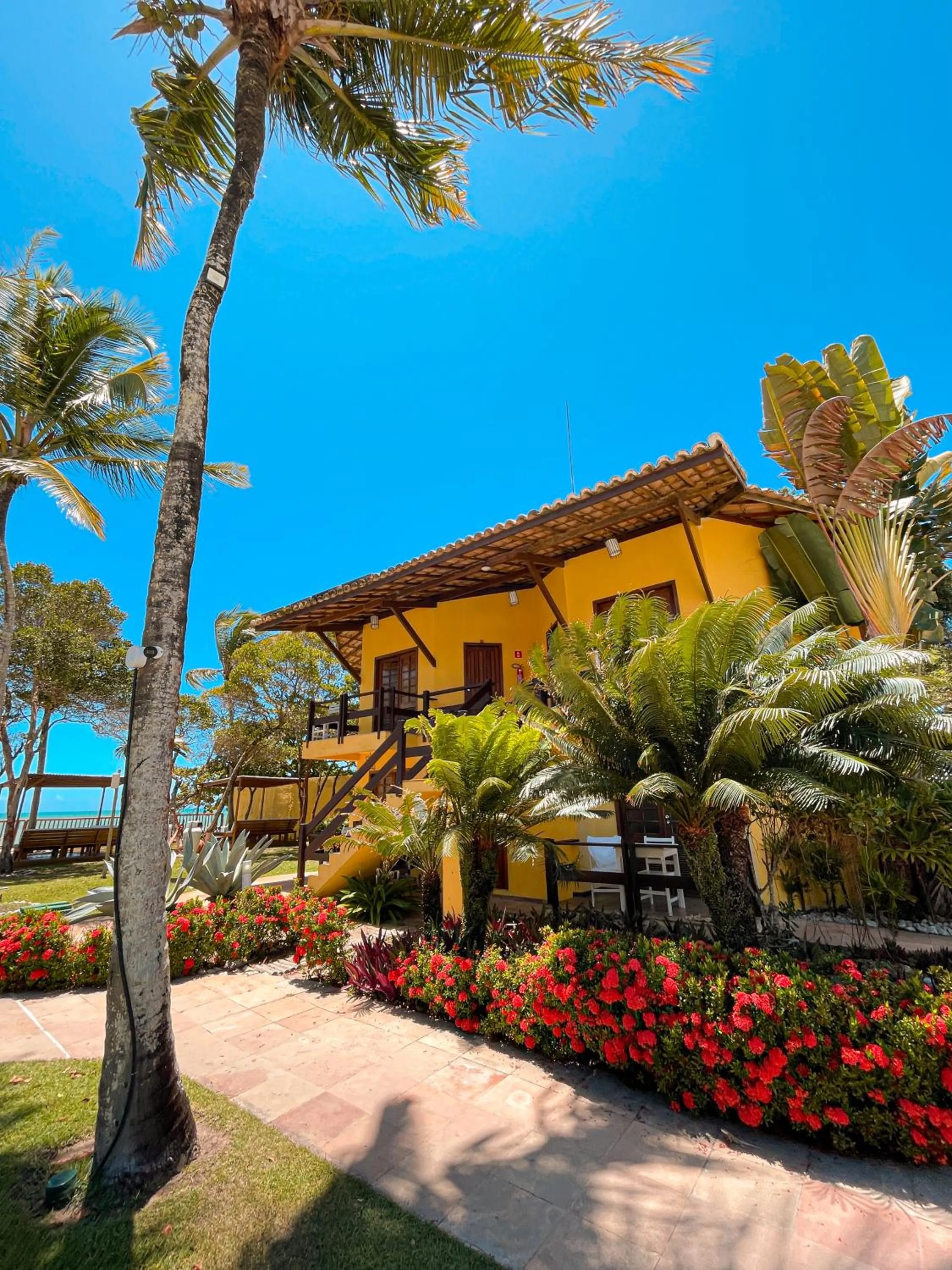 Property building in Arraial Bangalô Praia Hotel