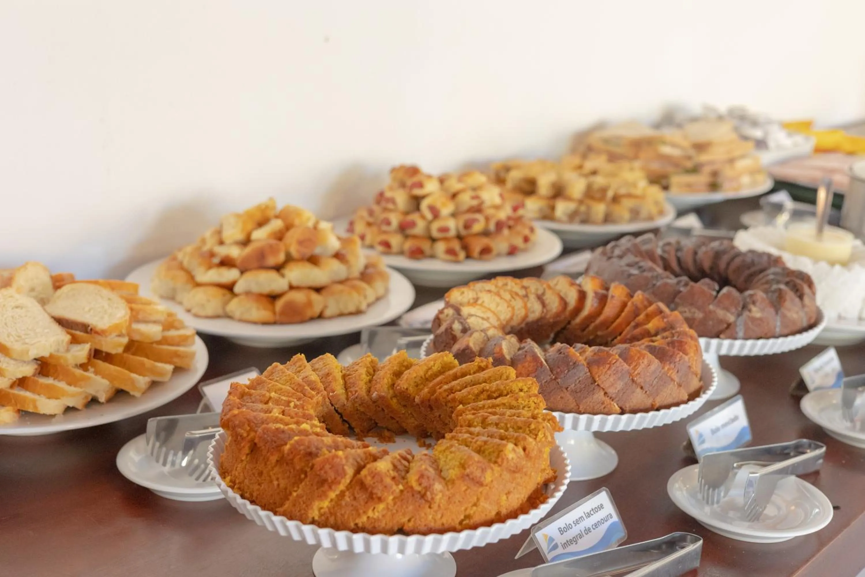 Food and drinks in Arraial Bangalô Praia Hotel