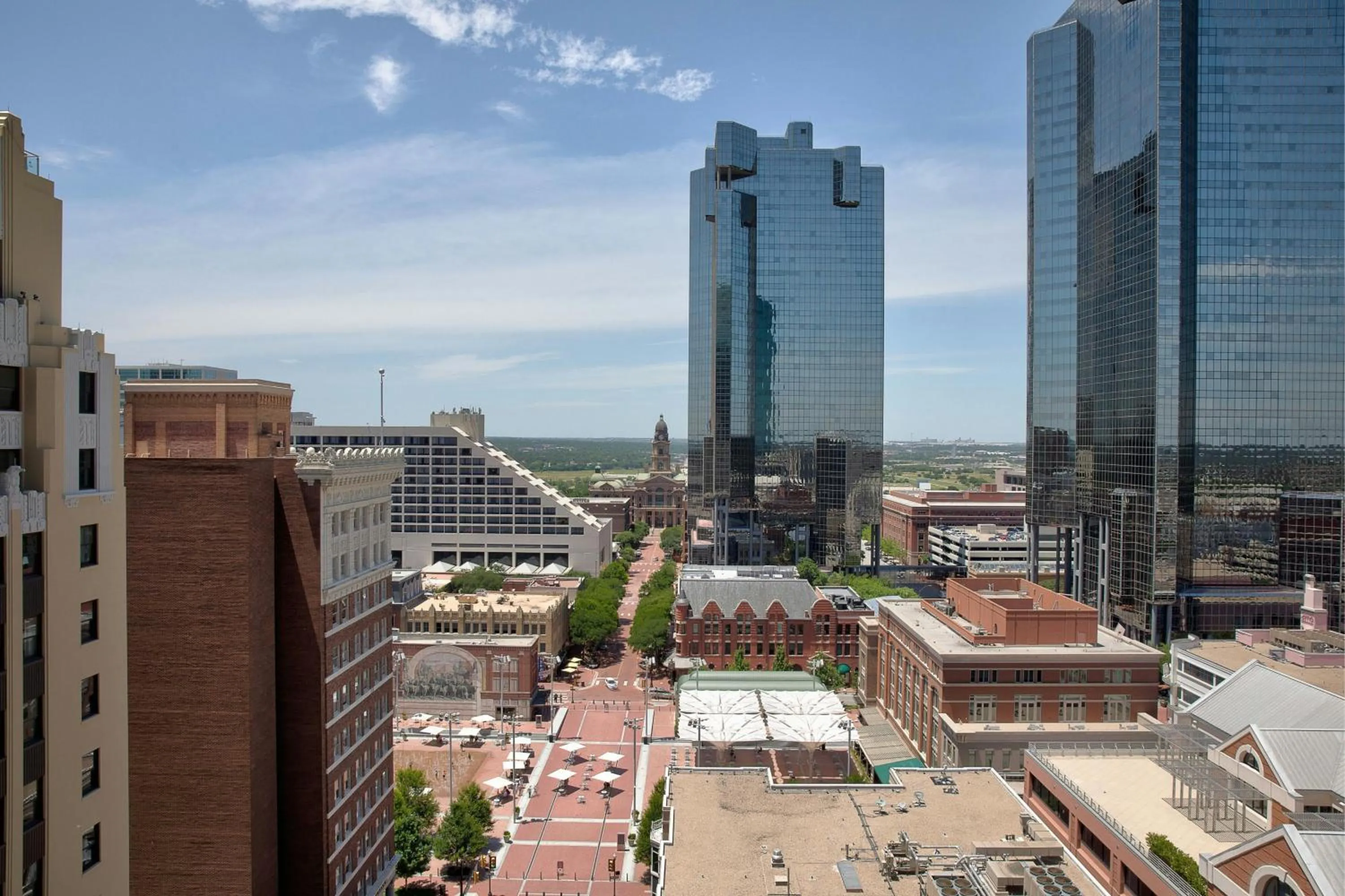 Photo of the whole room in Courtyard Fort Worth Downtown/Blackstone