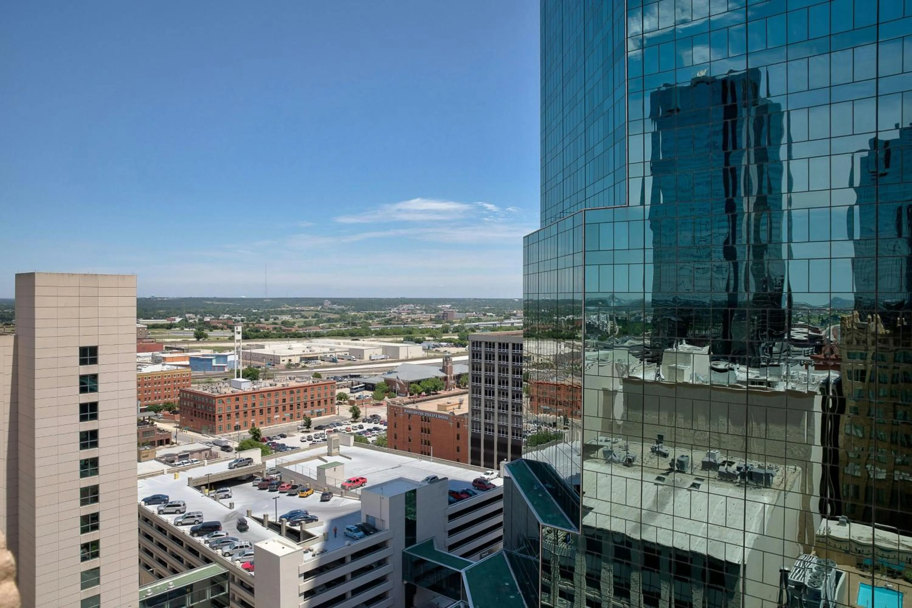 Photo of the whole room in Courtyard Fort Worth Downtown/Blackstone