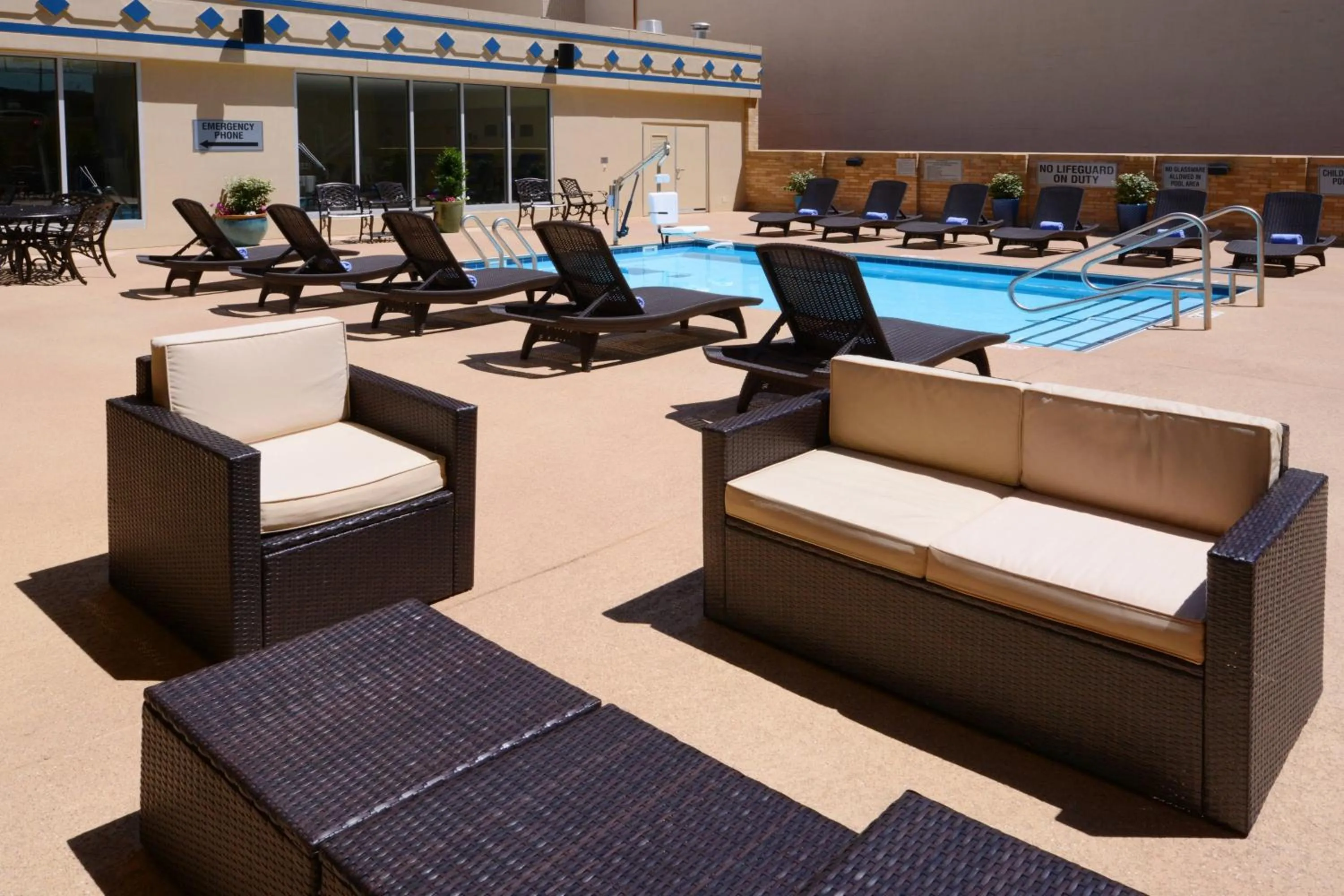 Swimming pool in Courtyard Fort Worth Downtown/Blackstone