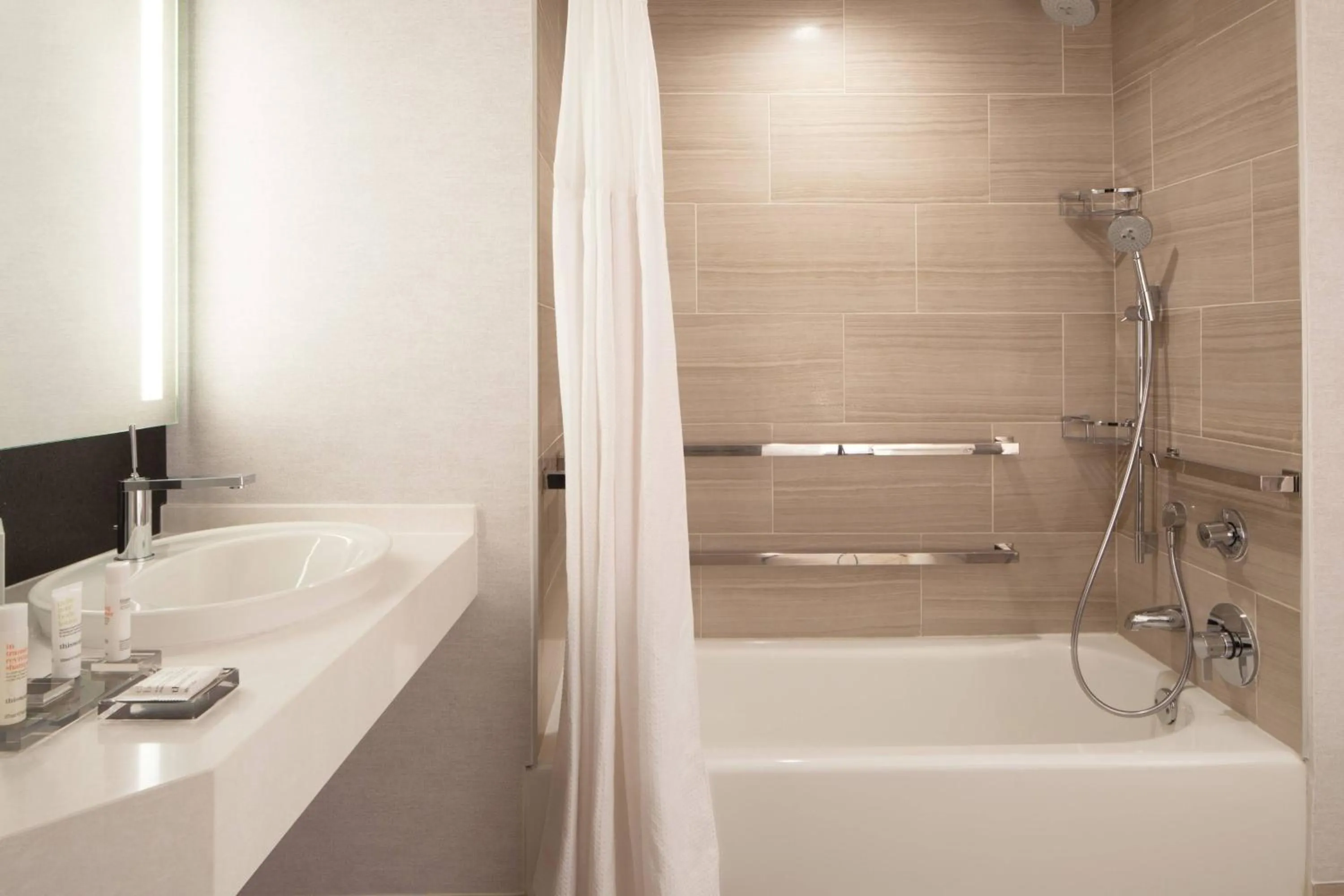 Bathroom in Dallas/Fort Worth Airport Marriott