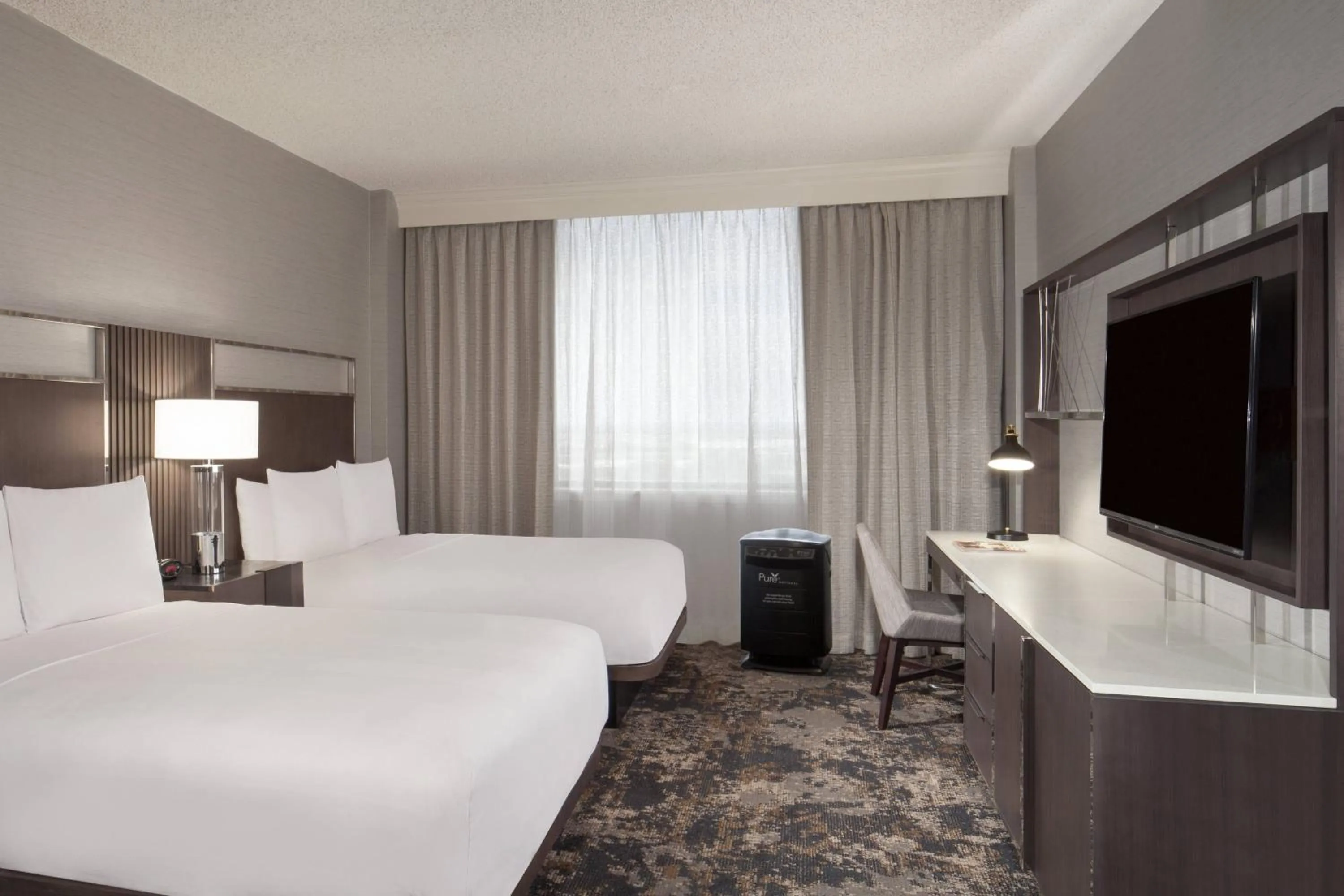 Photo of the whole room, Bed in Dallas/Fort Worth Airport Marriott