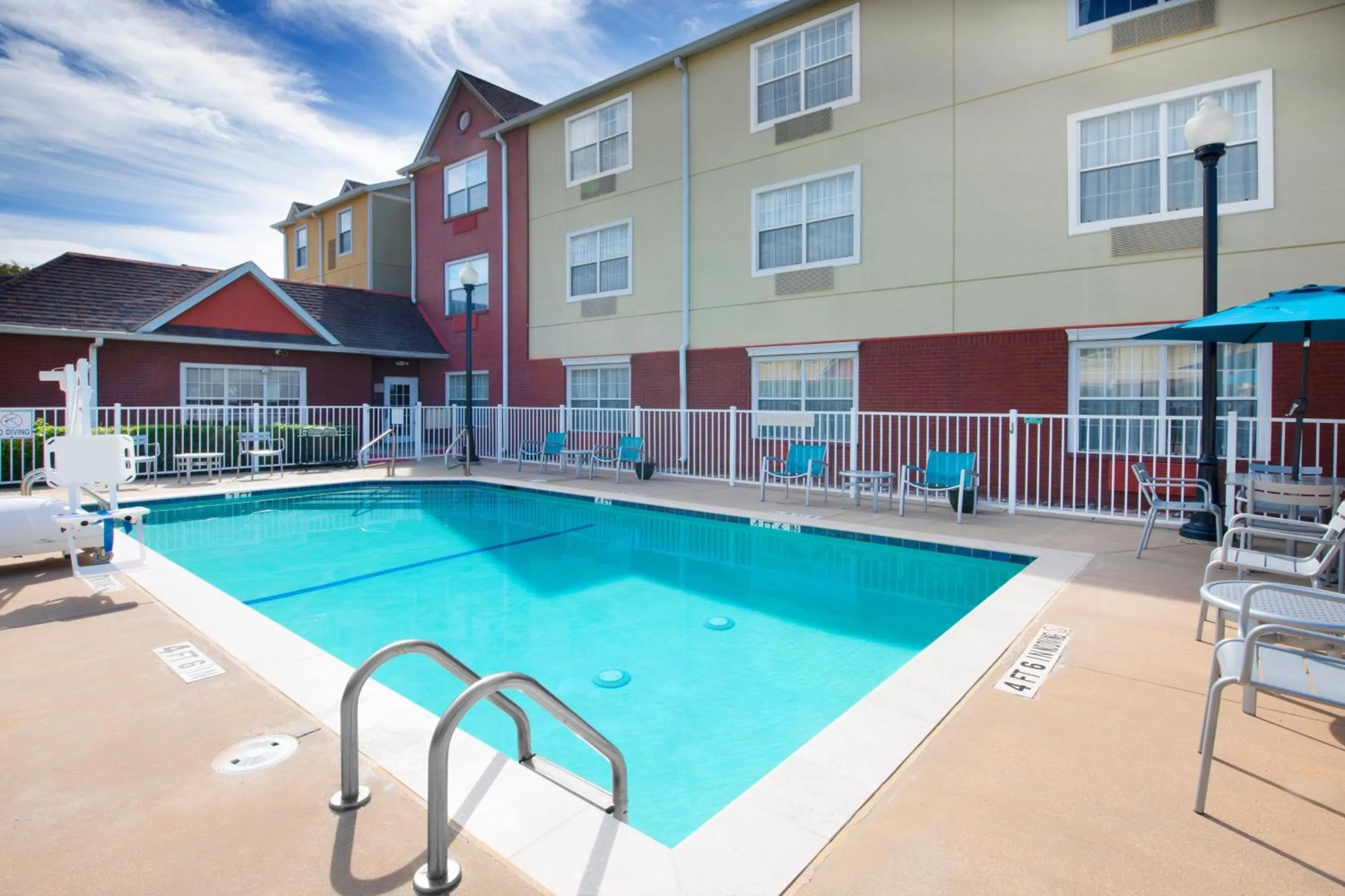 Swimming pool in TownePlace Suites Fort Worth Southwest TCU Area