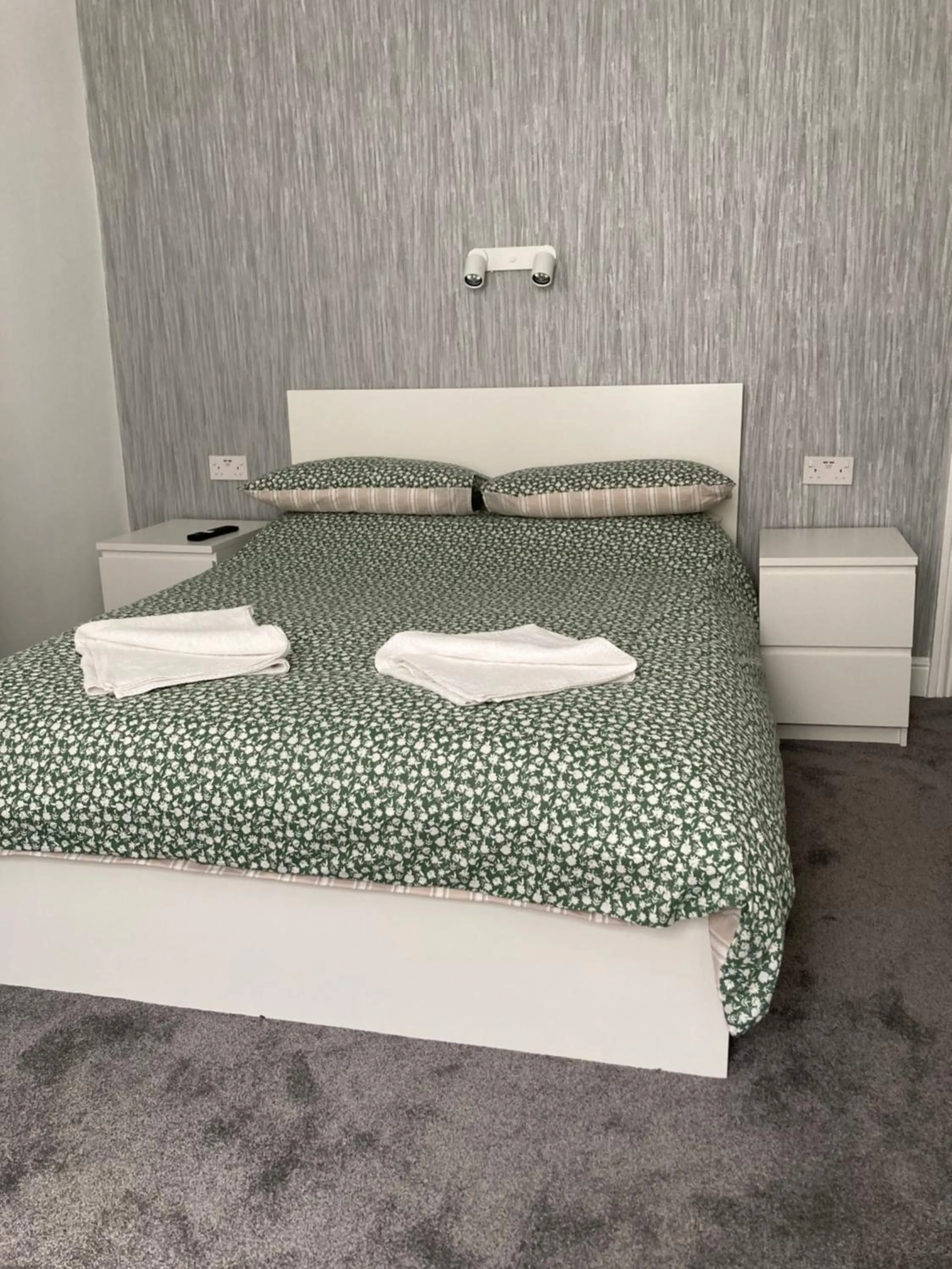 Bedroom, Bed in Brunton House Guest House