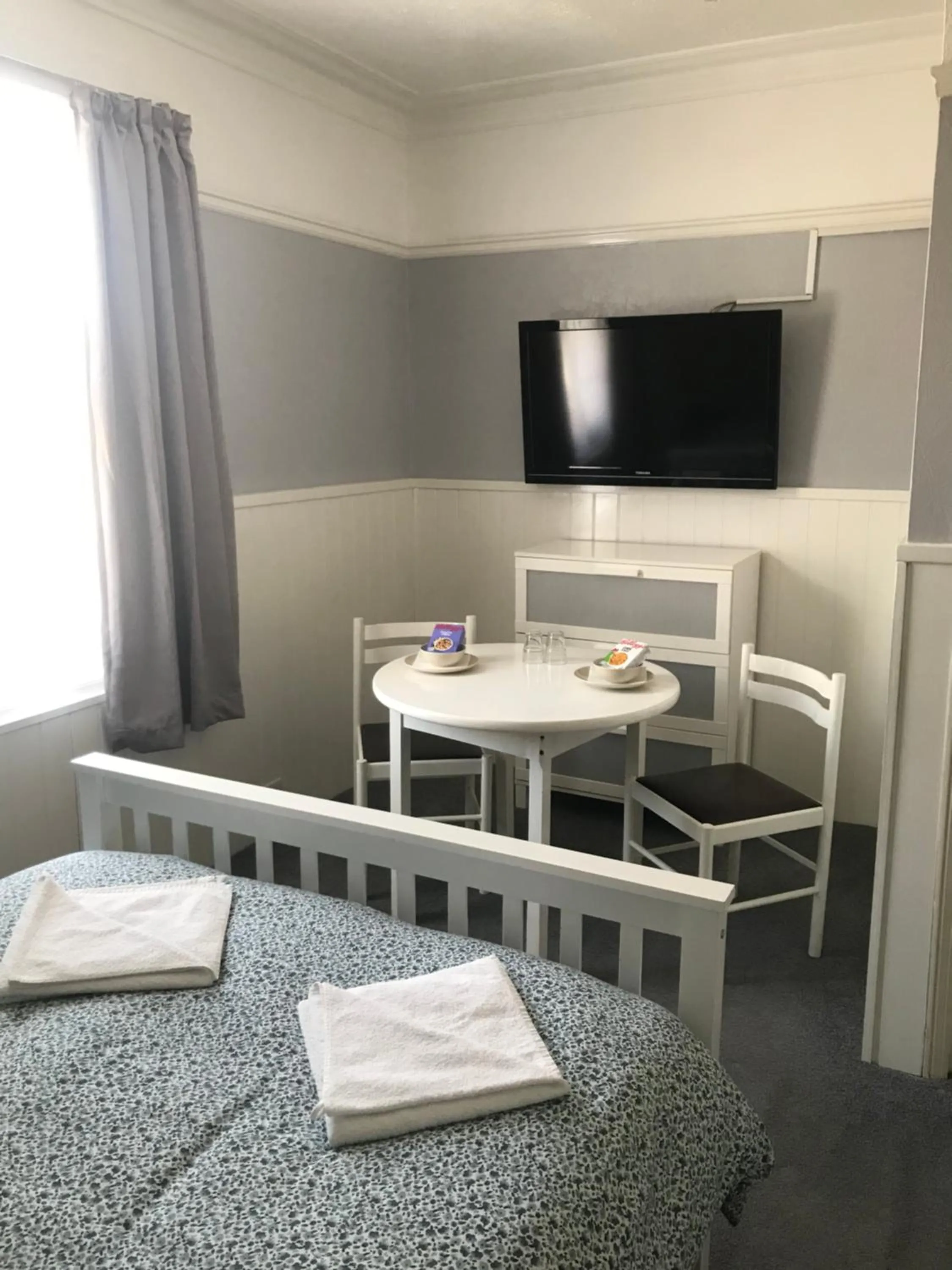 Dining area, Bed in Brunton House Guest House