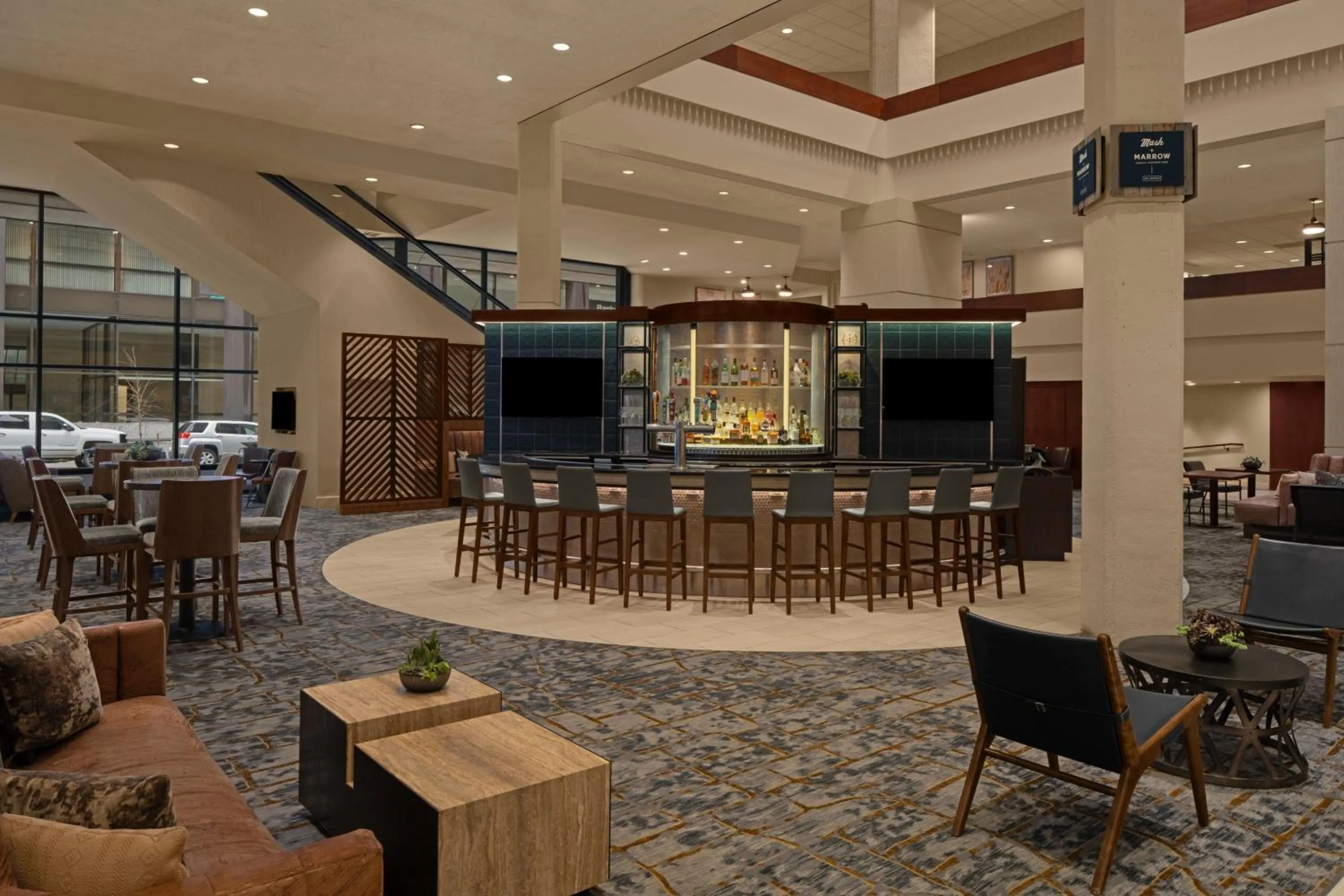 Restaurant/places to eat in Des Moines Marriott Downtown