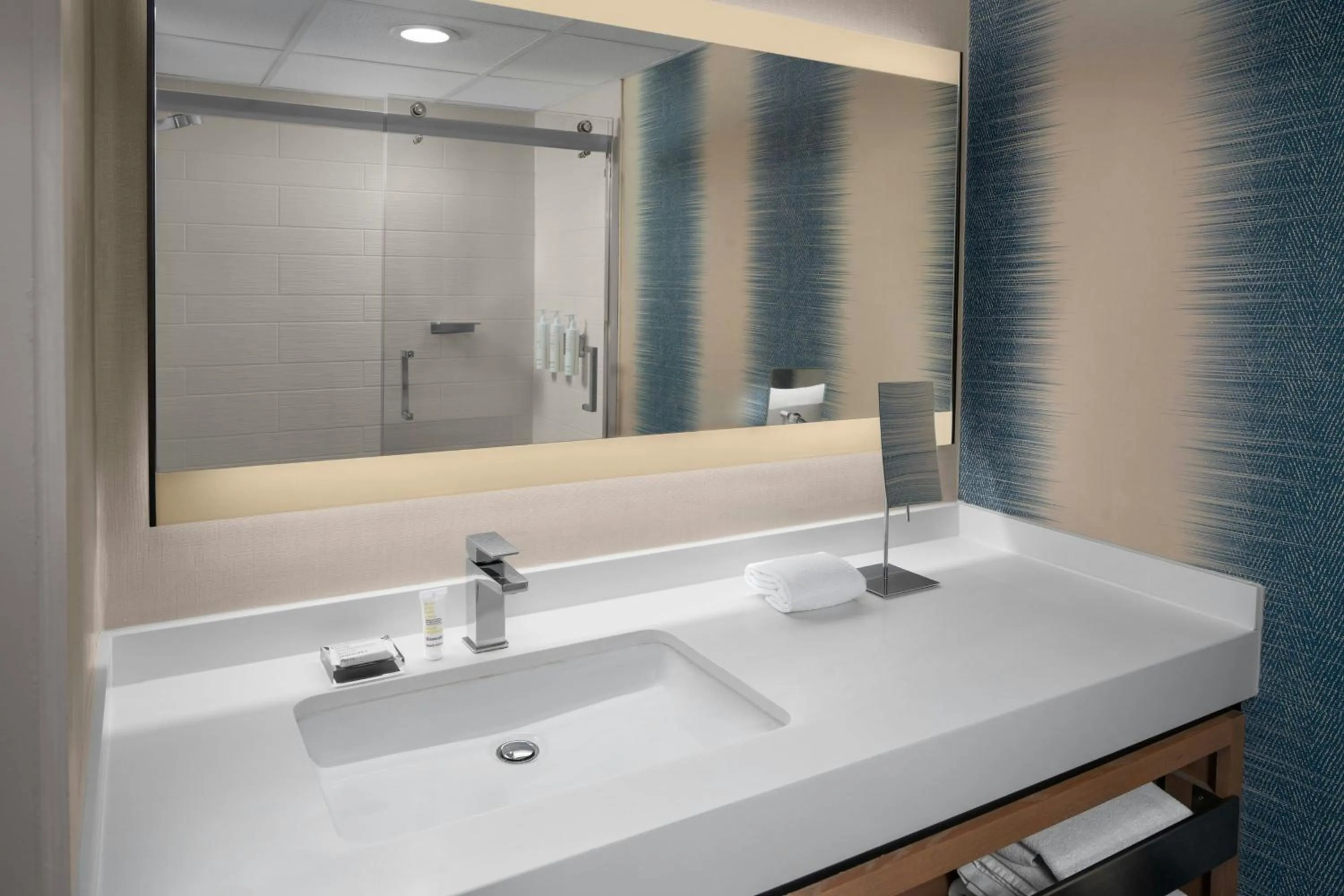 Bathroom in Des Moines Marriott Downtown