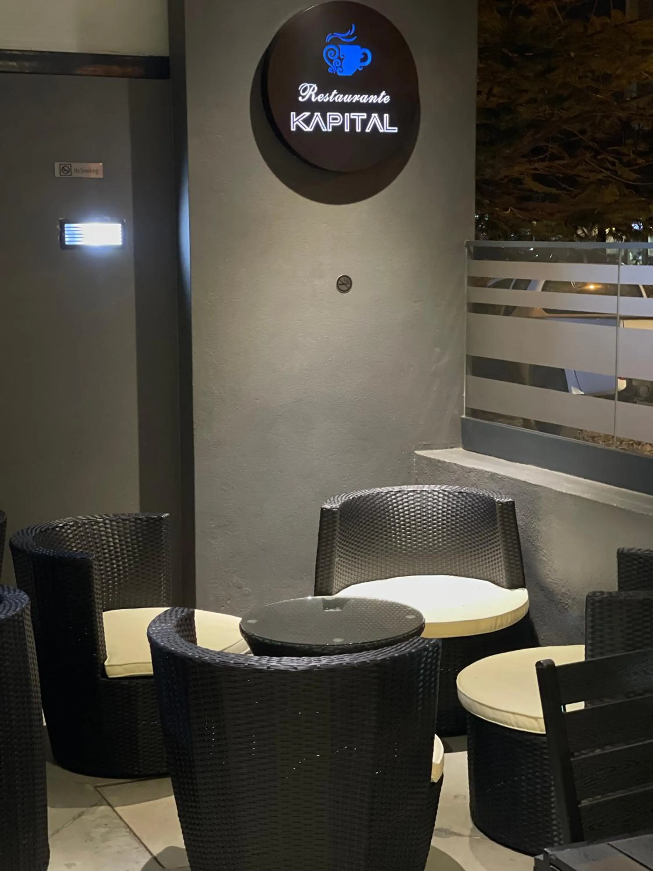 Restaurant/places to eat in Hotel Kapital