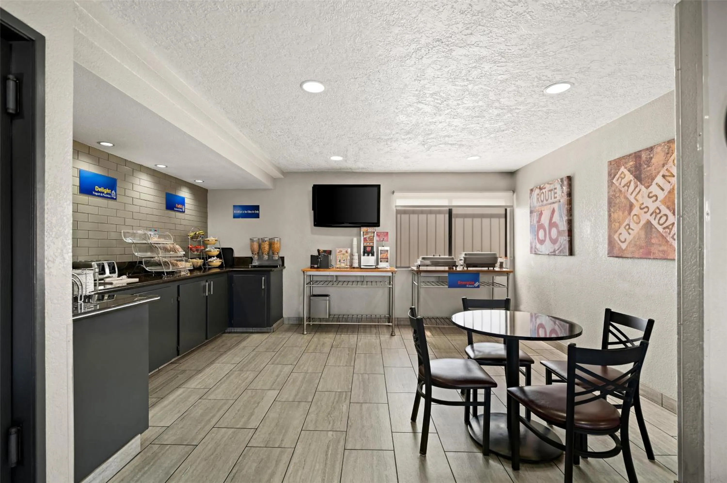 Breakfast in Best Western Desert Villa Inn