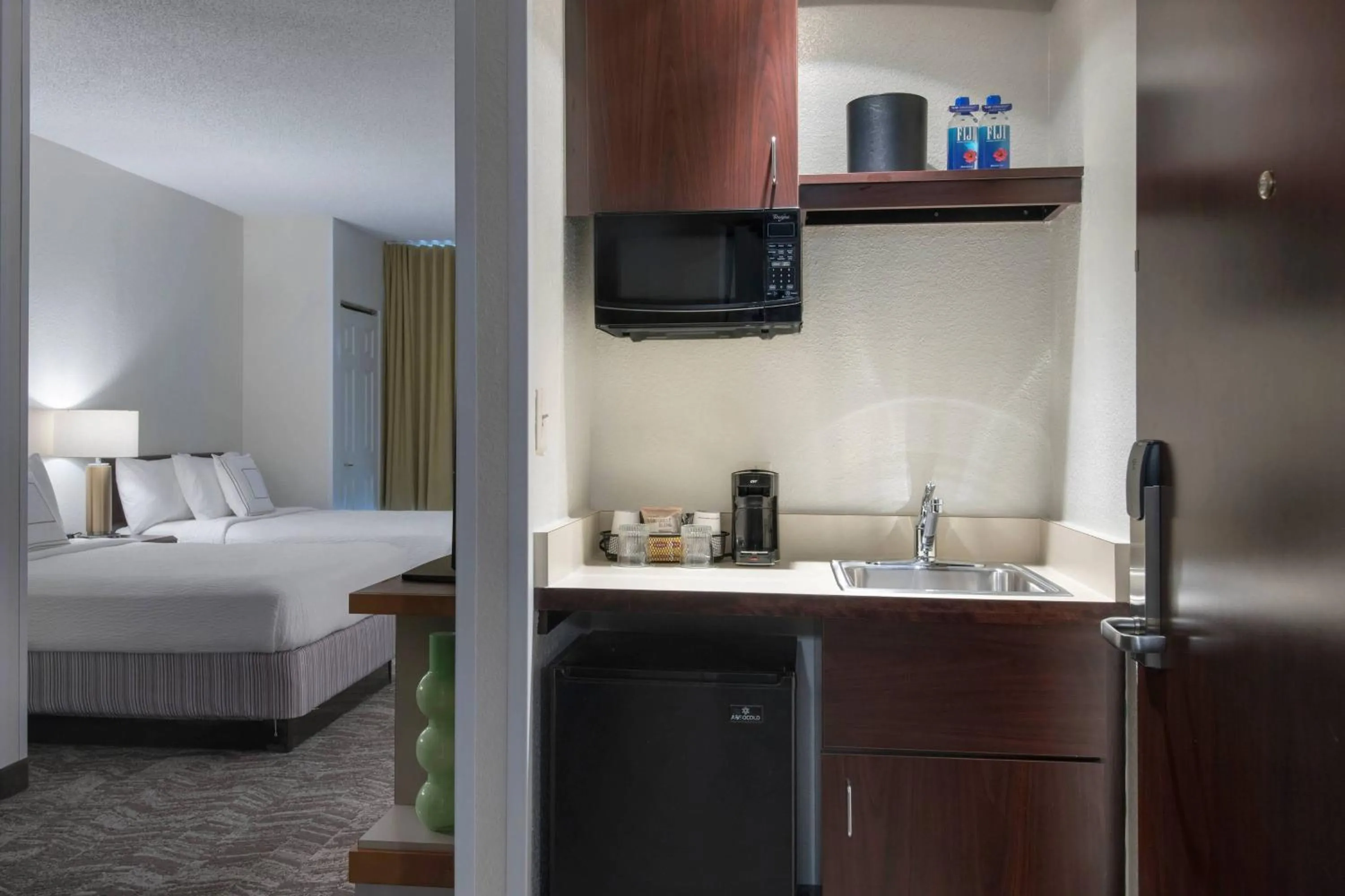 Kitchen or kitchenette, Bed in SpringHill Suites Danbury