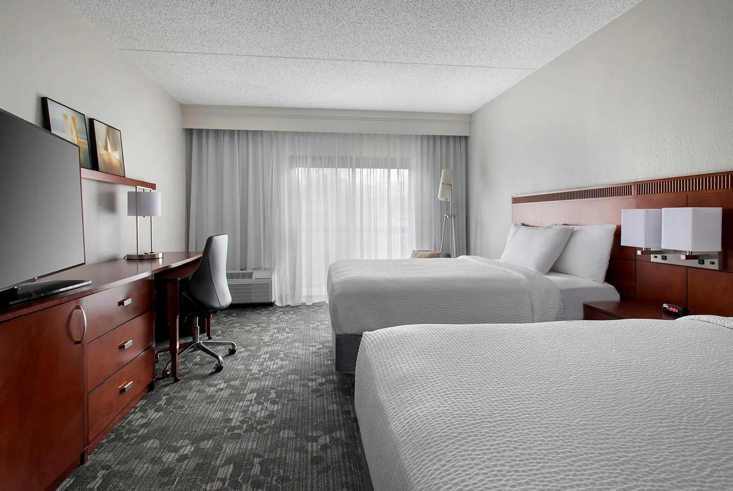 Bed in Courtyard by Marriott Lincroft Red Bank