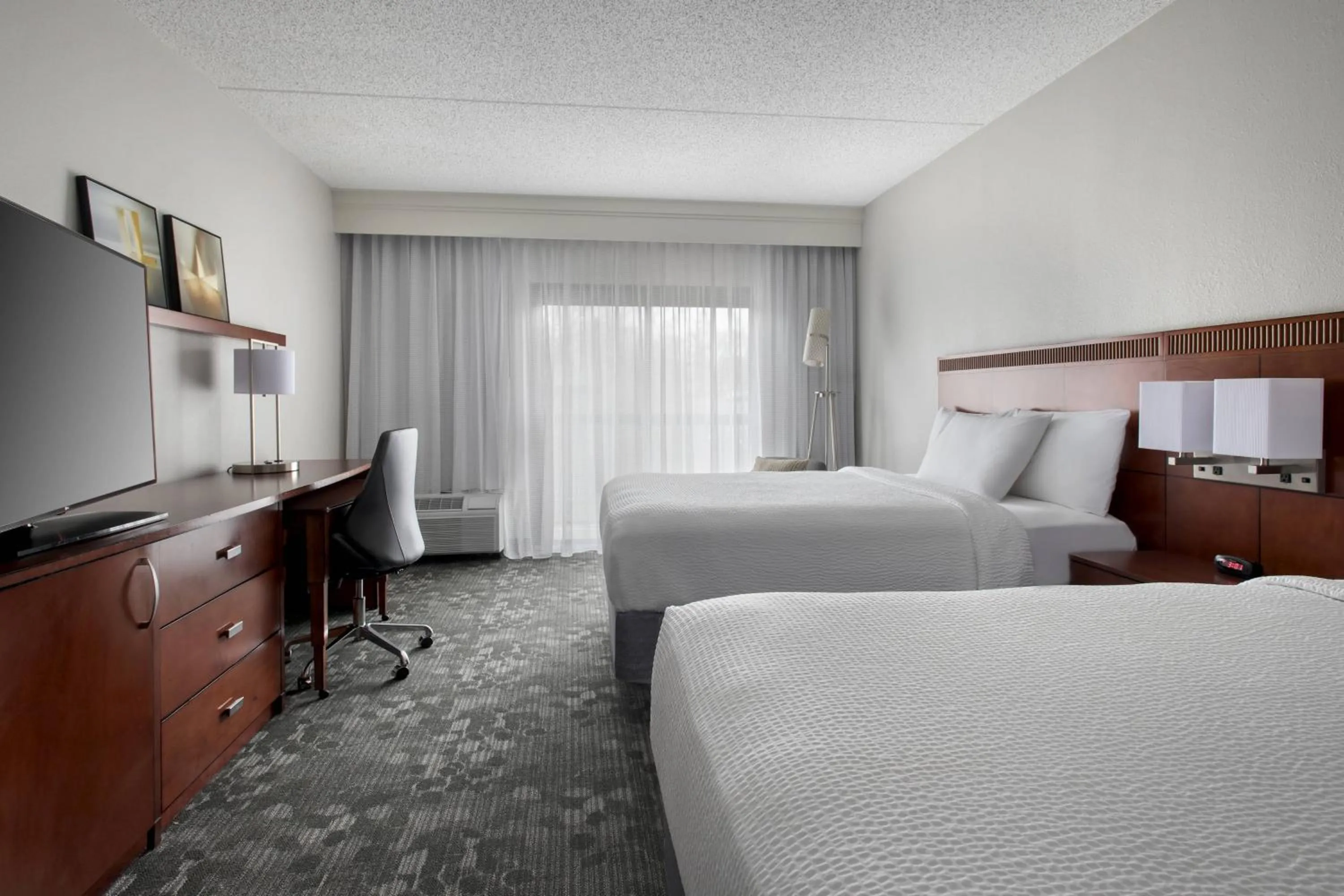 Photo of the whole room, Bed in Courtyard by Marriott Lincroft Red Bank