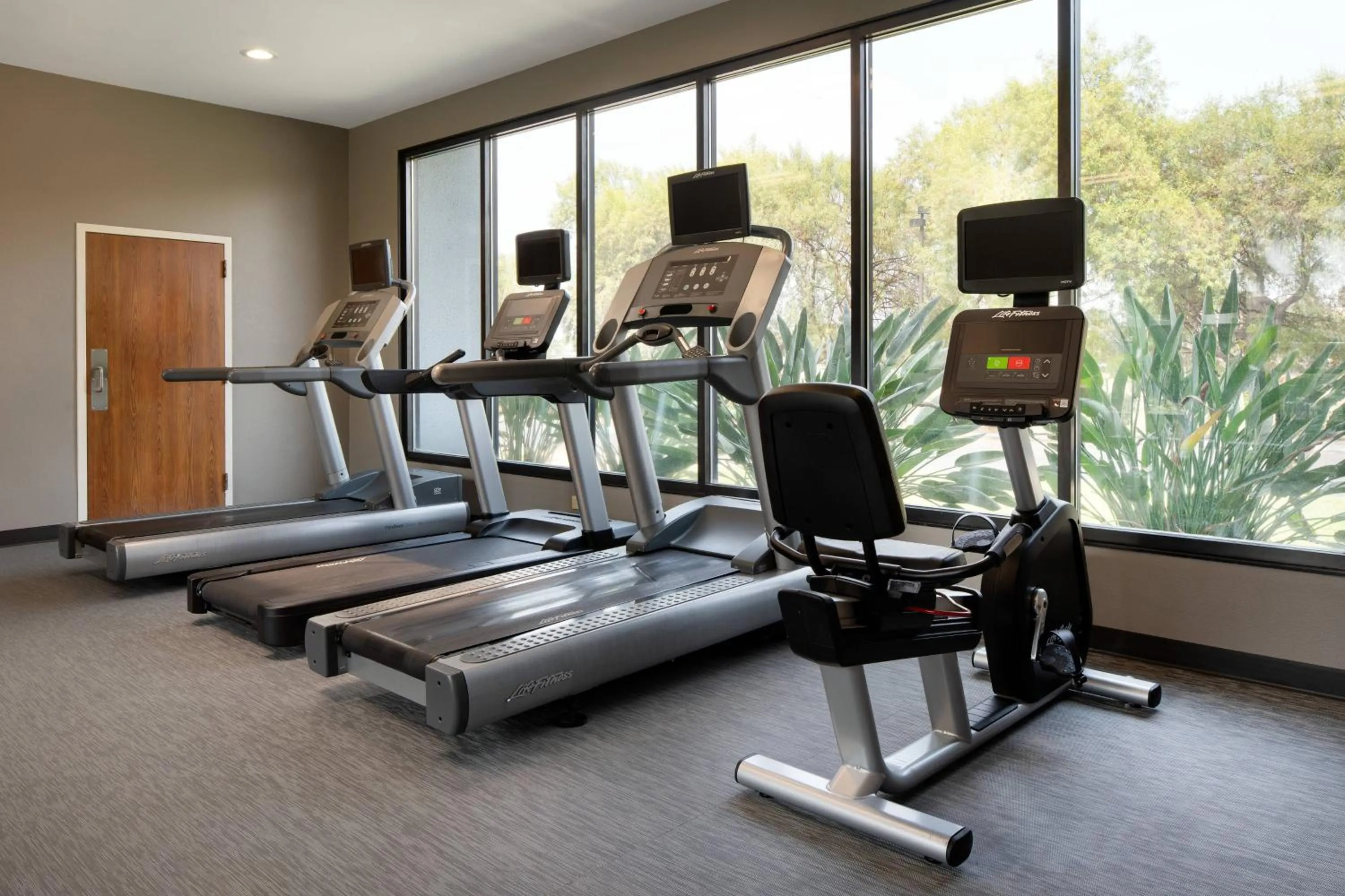 Fitness centre/facilities in Courtyard by Marriott Fresno