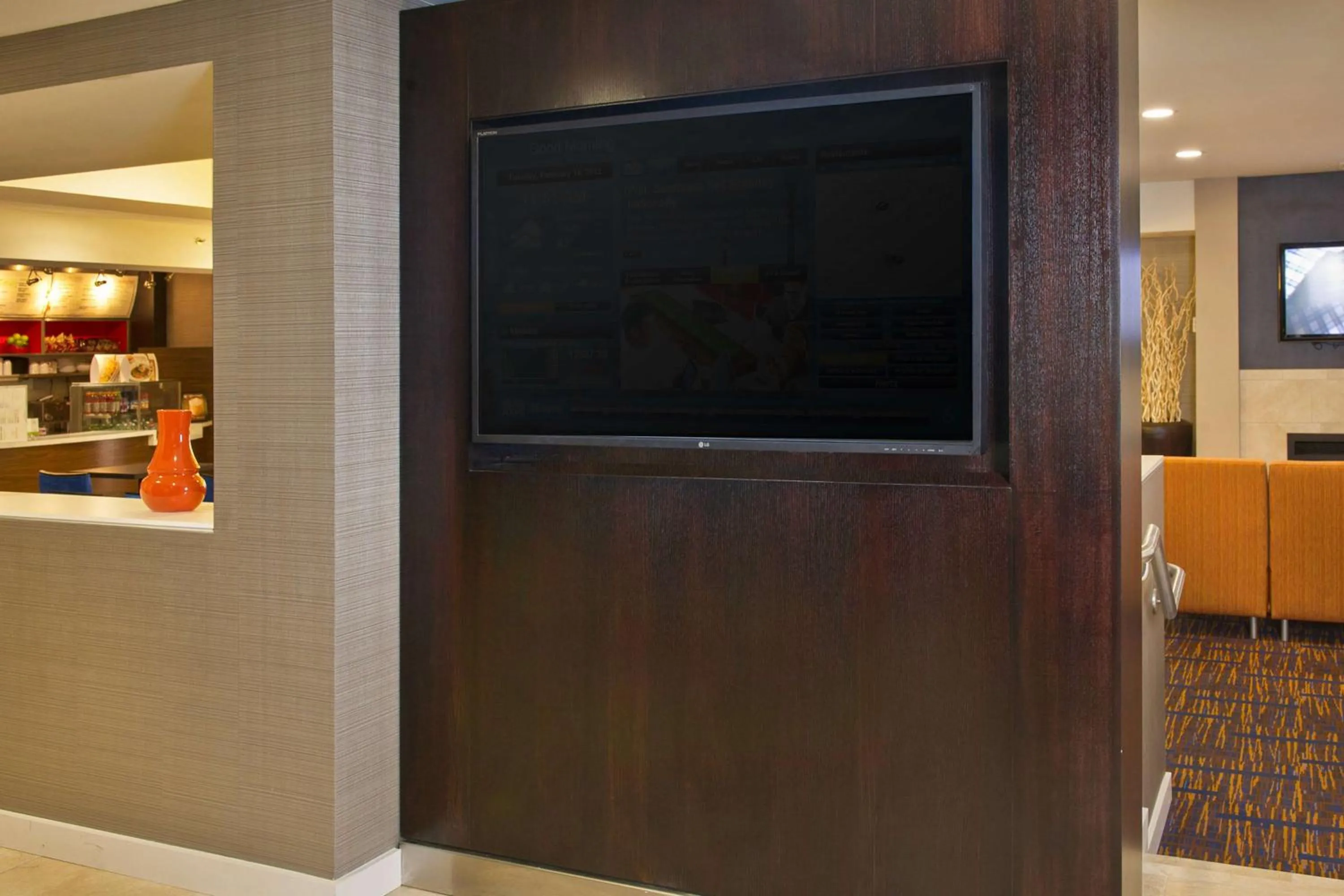 Communal lounge/ TV room in Sonesta Select Tinton Falls Eatontown