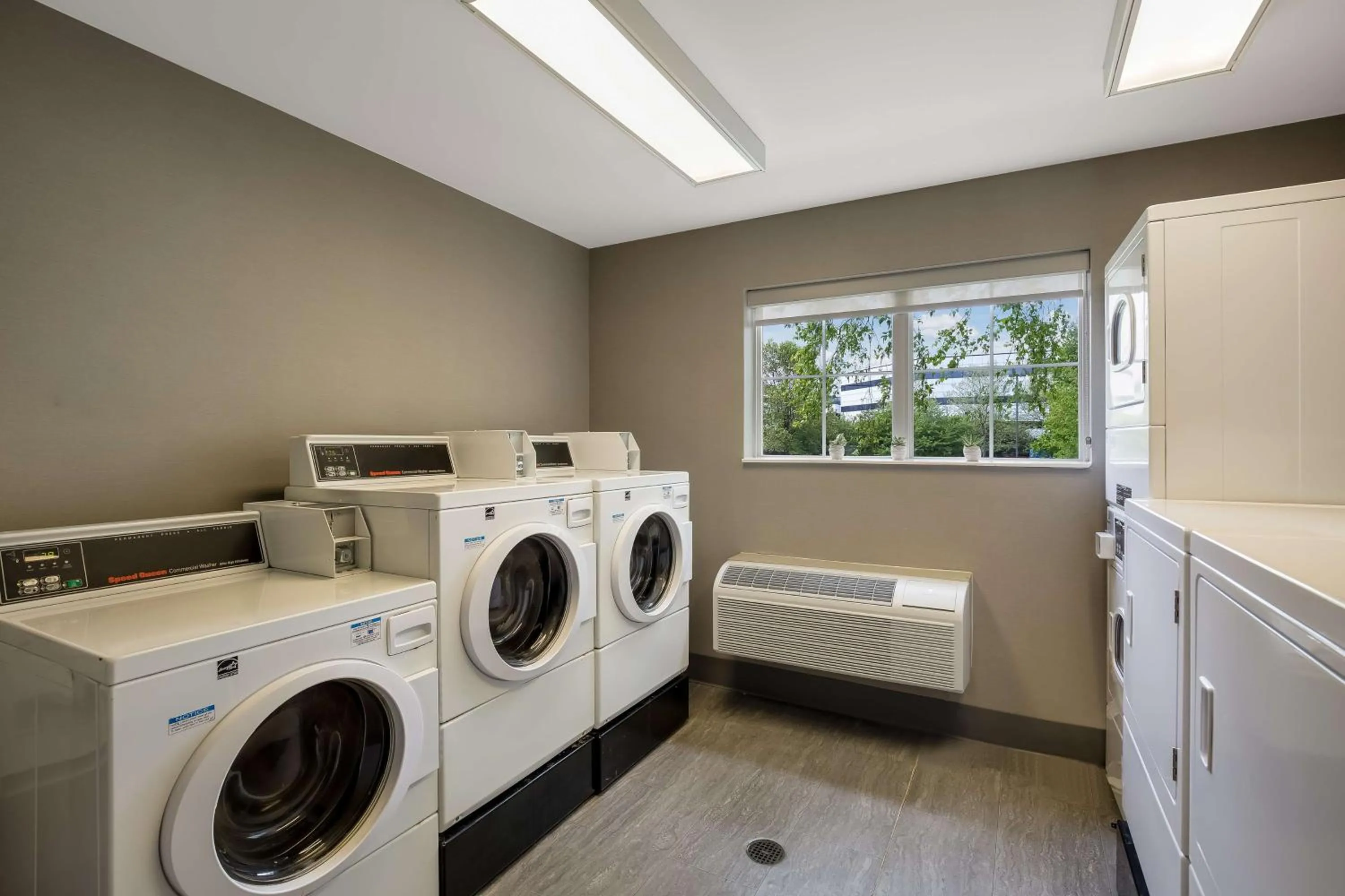 Property building in Sonesta ES Suites Parsippany Morris Plains