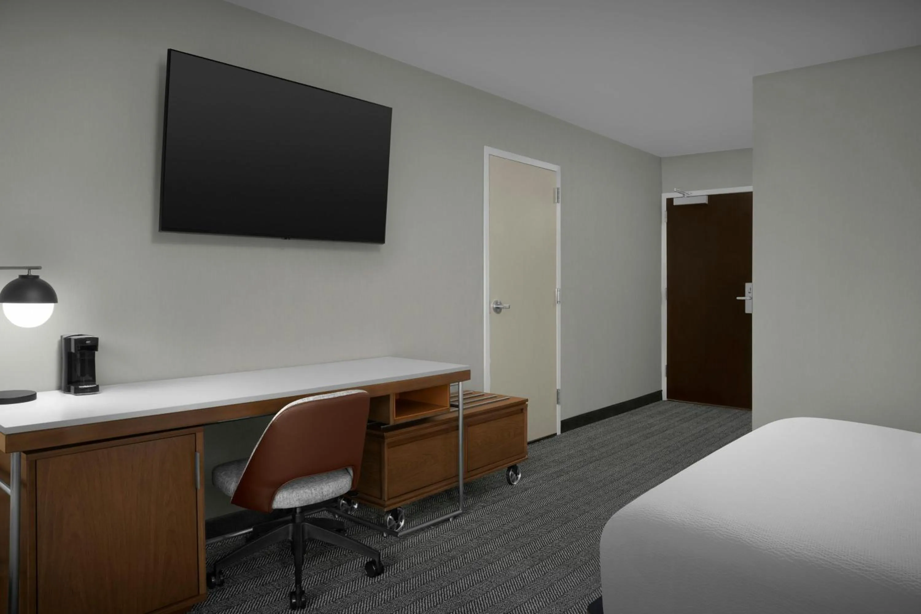 Photo of the whole room, Bed in Courtyard Spokane Downtown at the Convention Center