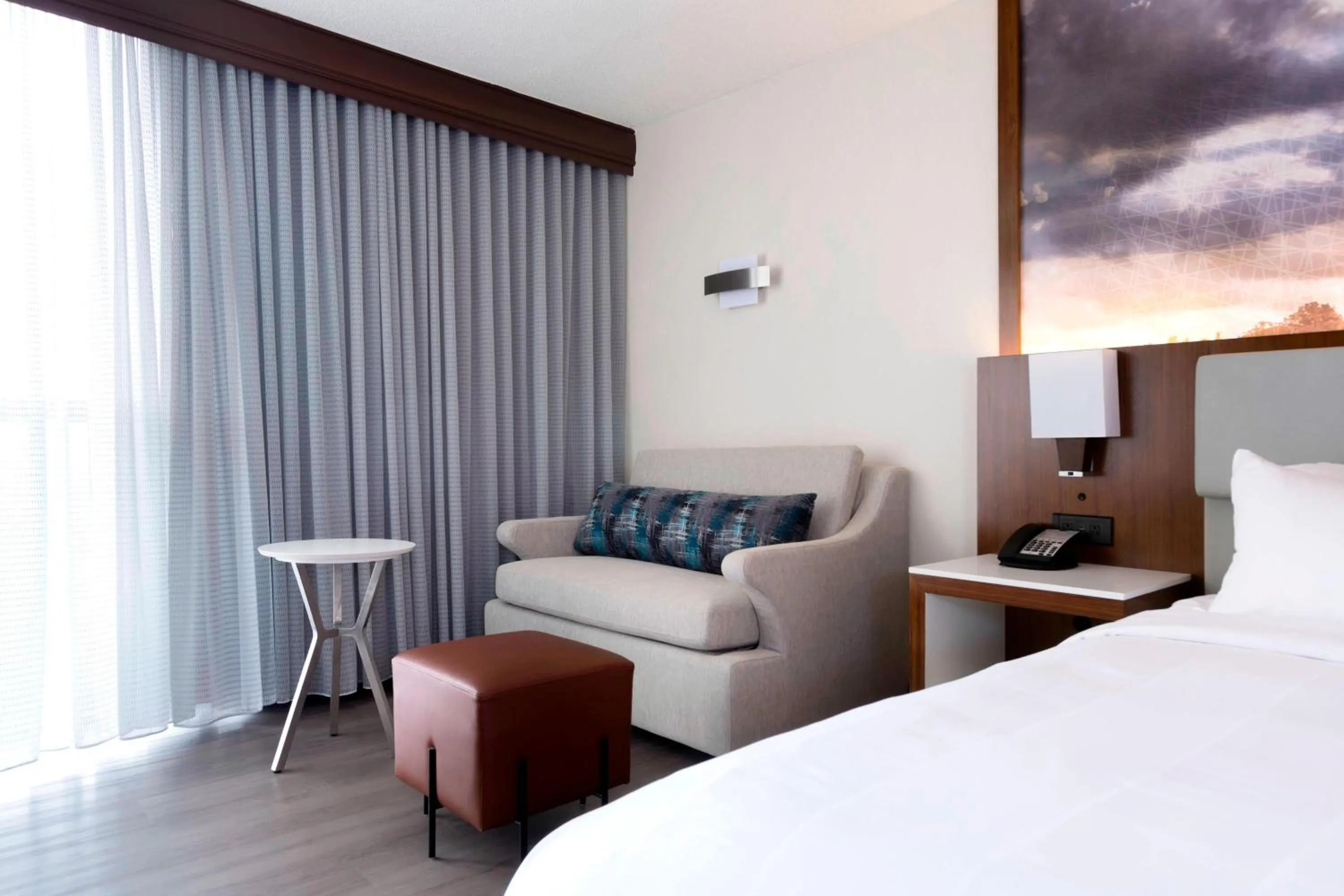 Photo of the whole room, Bed in Greensboro-High Point Marriott Airport