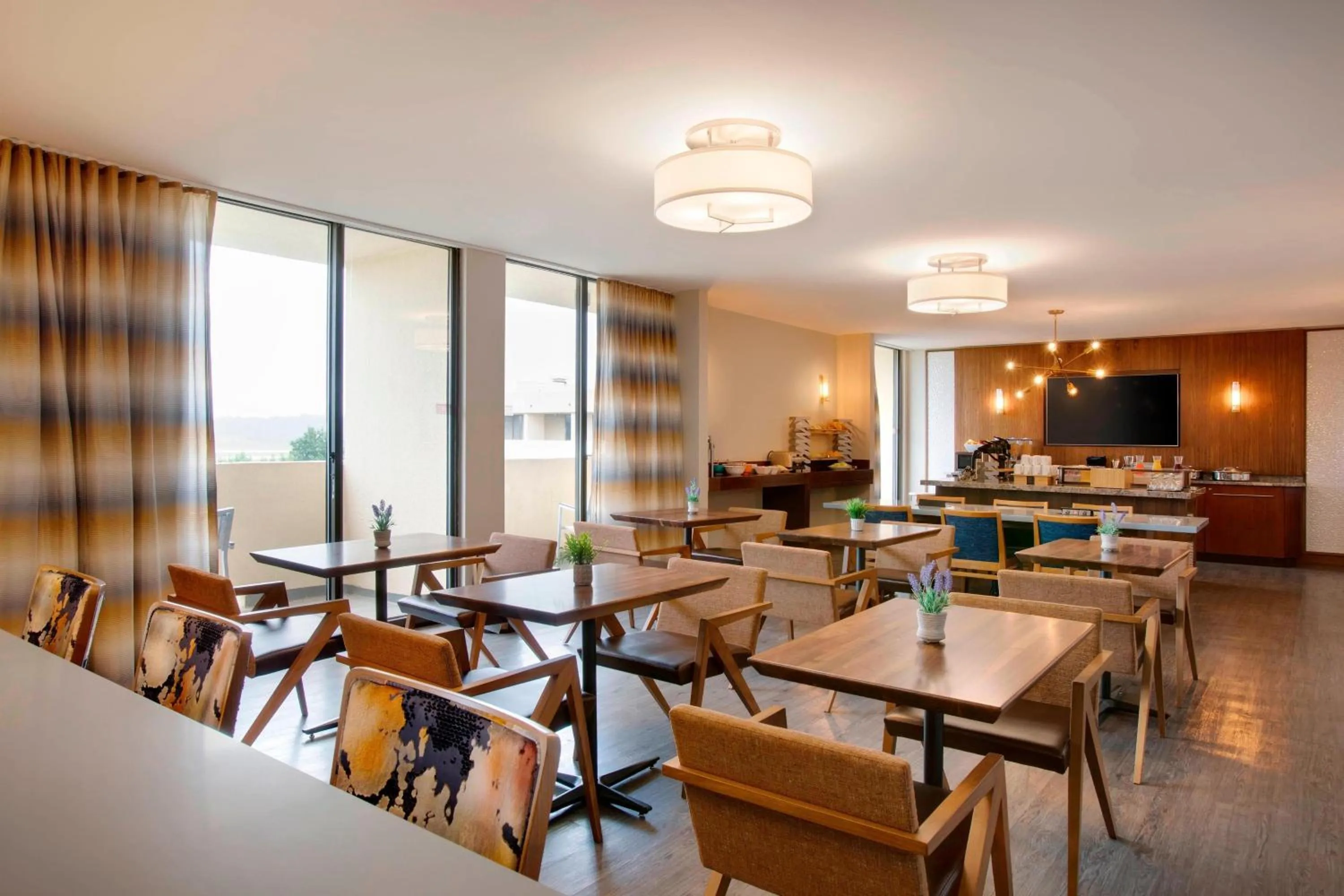 Lounge or bar in Greensboro-High Point Marriott Airport