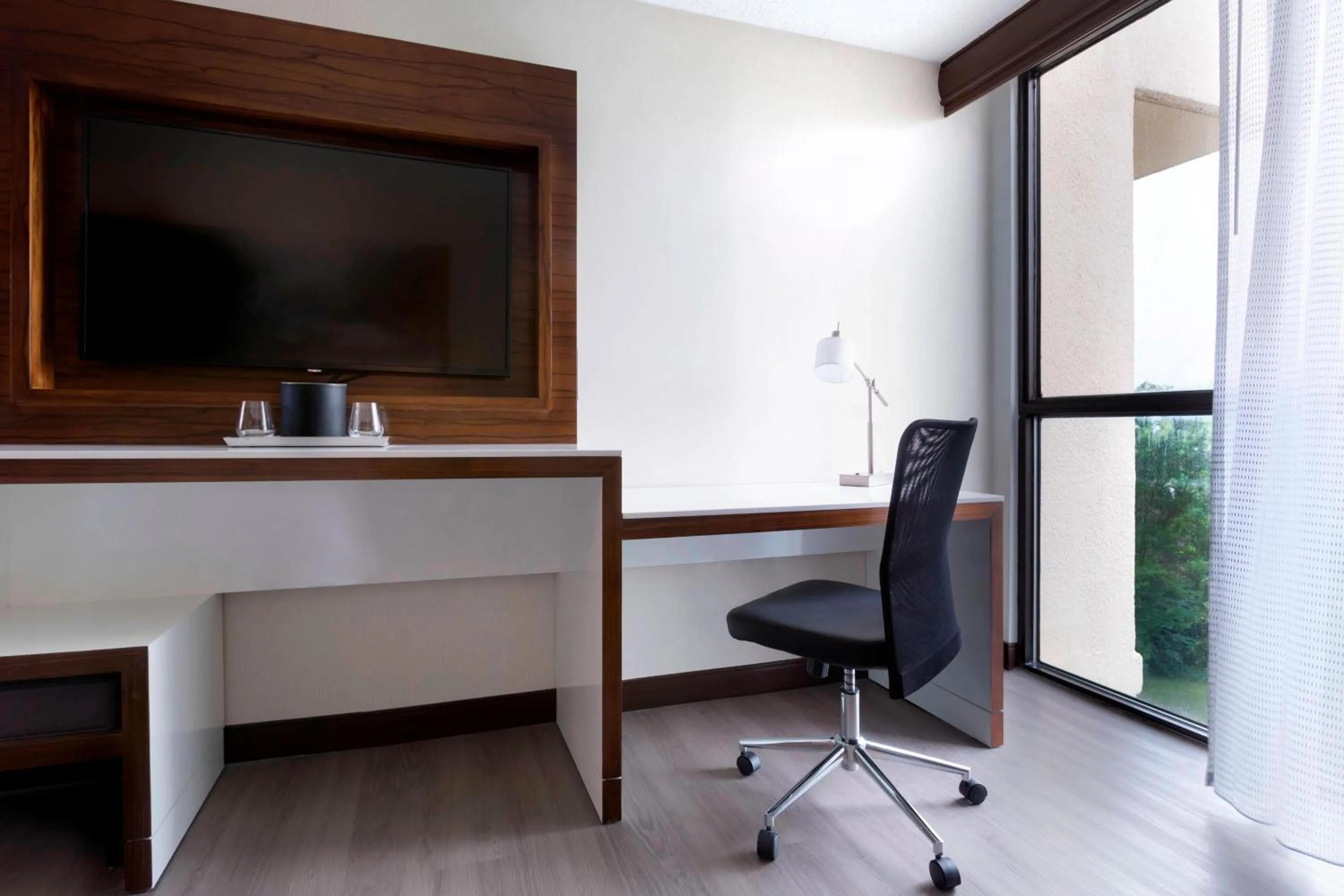 Photo of the whole room in Greensboro-High Point Marriott Airport