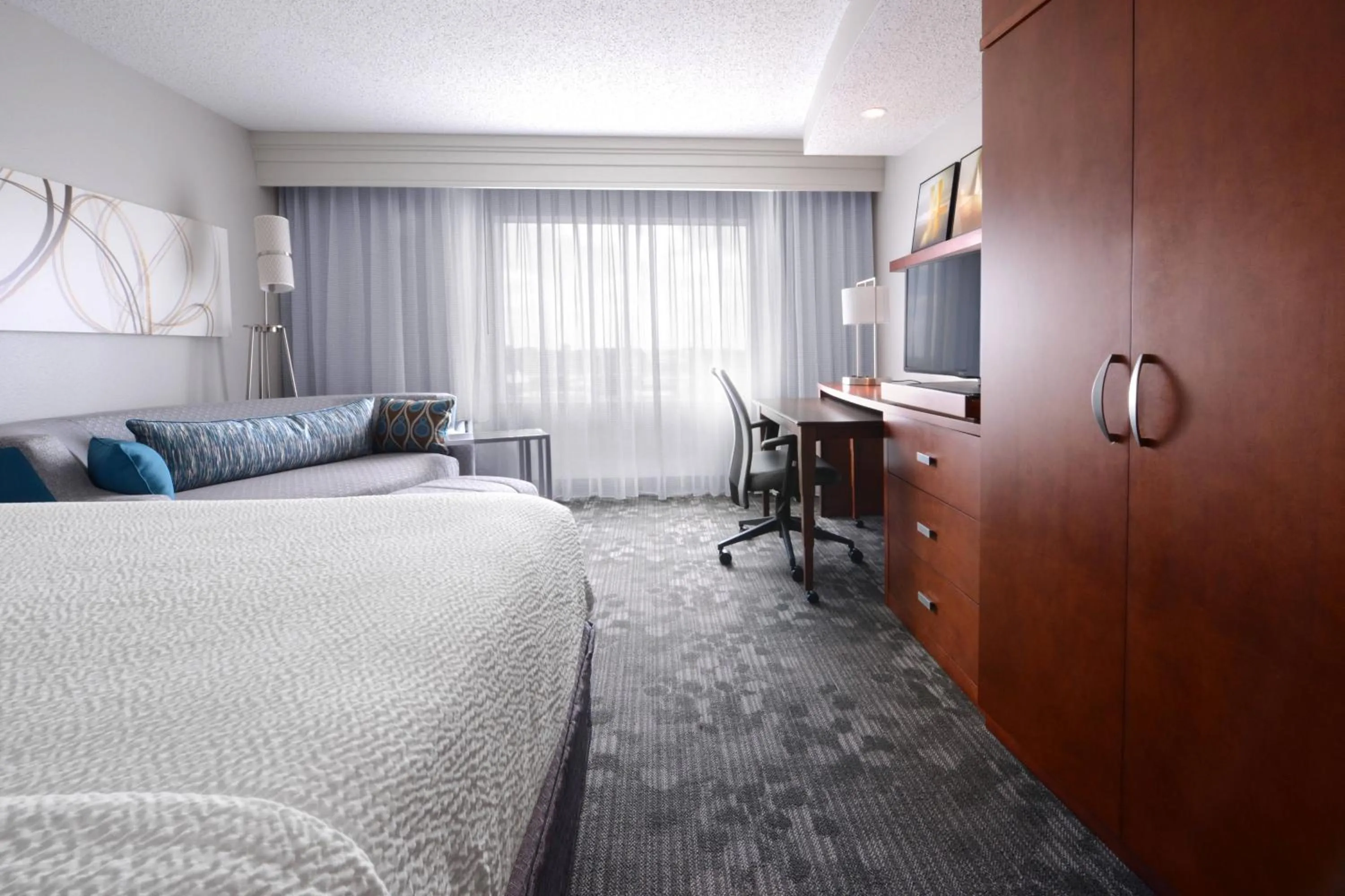 Photo of the whole room, Bed in Courtyard Marriott Houston Pearland