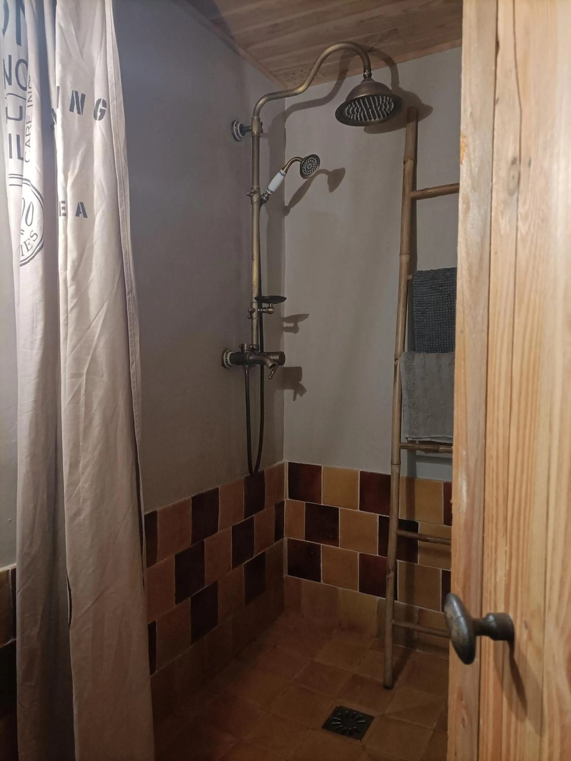 Bathroom in À l'étape des randonneurs