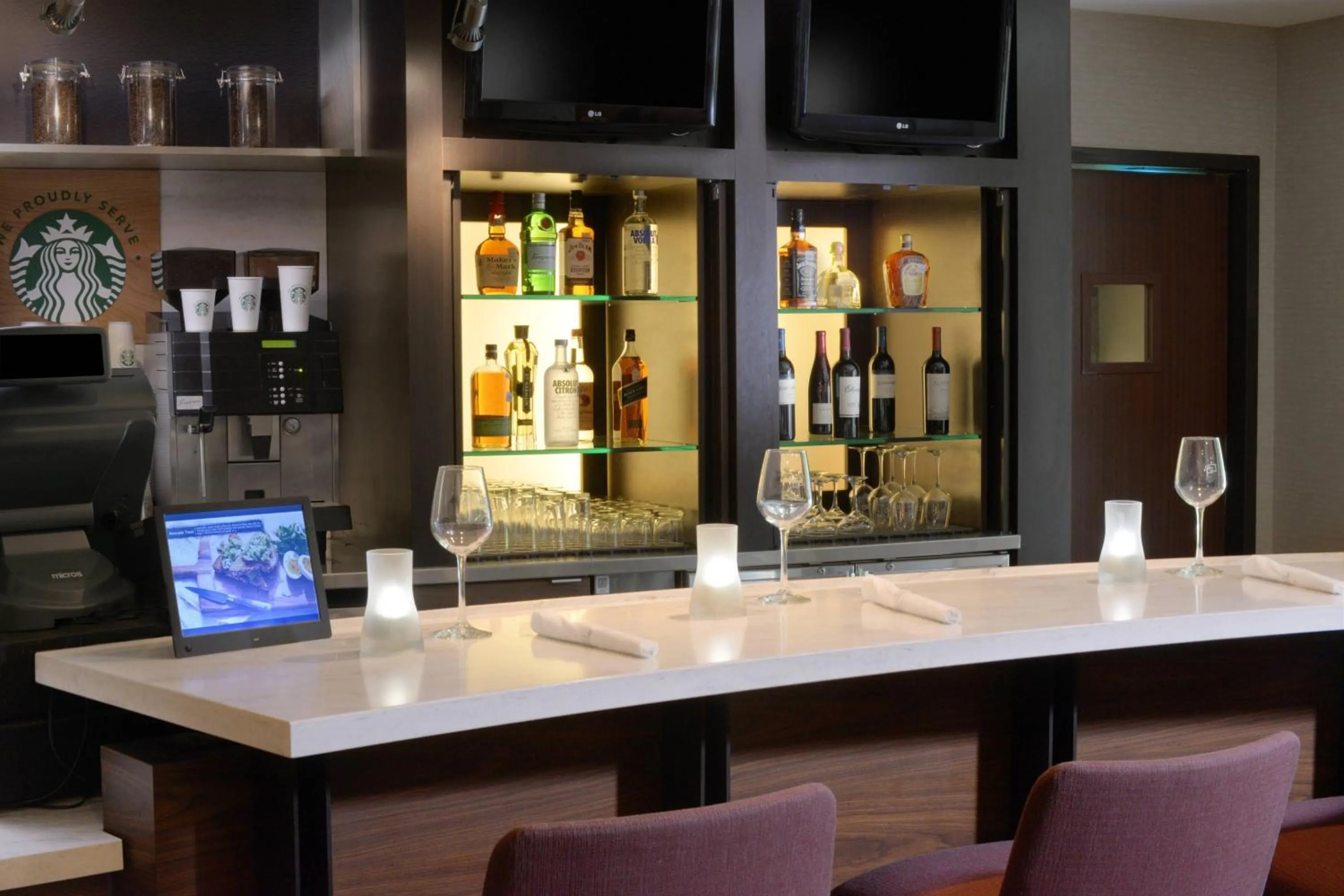 Lounge or bar in Courtyard by Marriott Houston Northwest