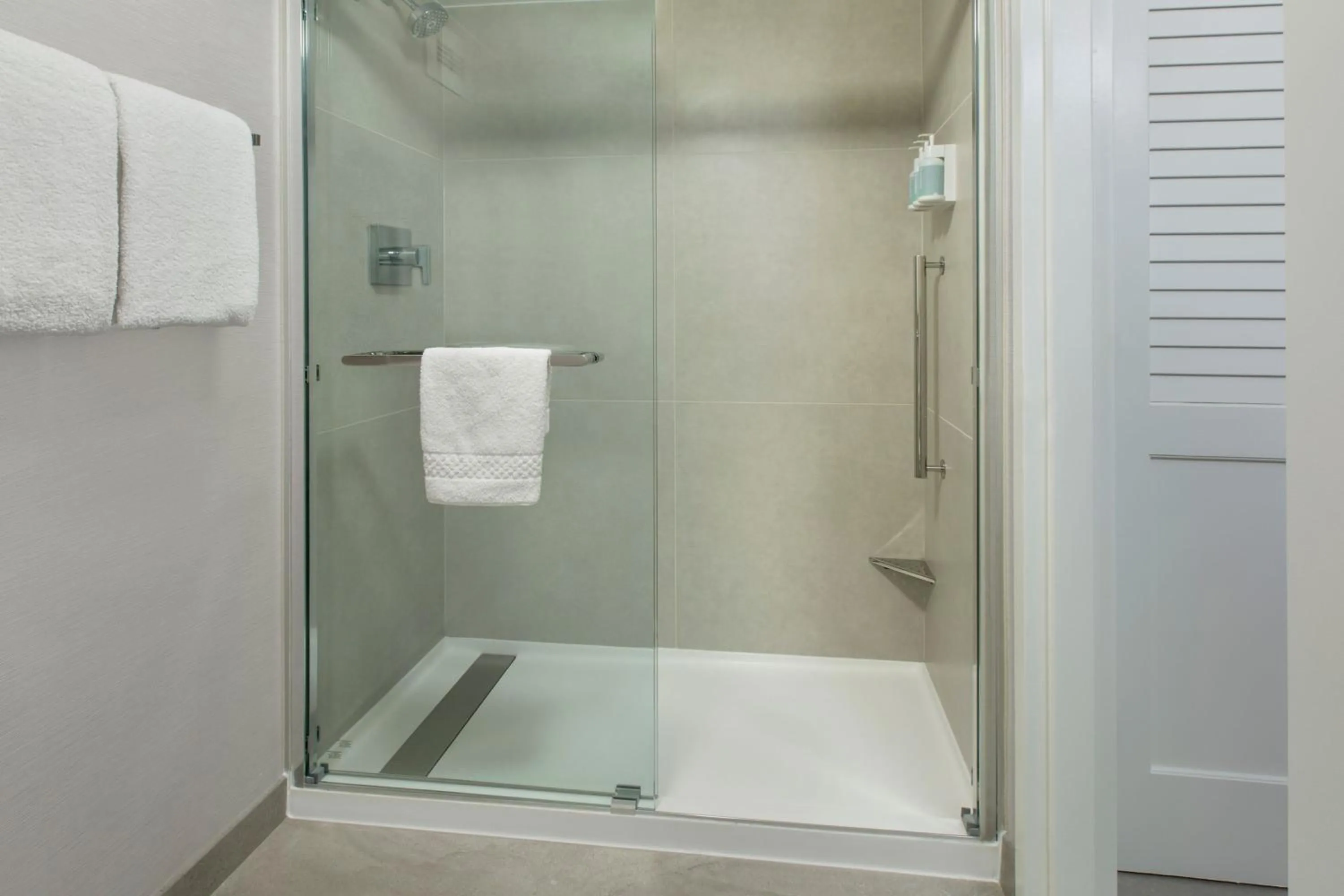 Bathroom in Courtyard by Marriott Tarrytown Westchester County