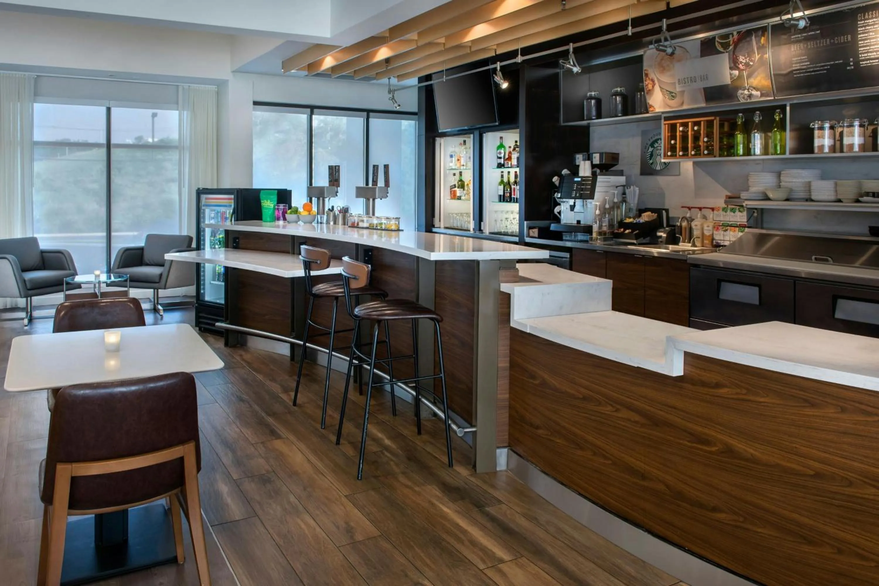 Restaurant/places to eat in Courtyard by Marriott Rye