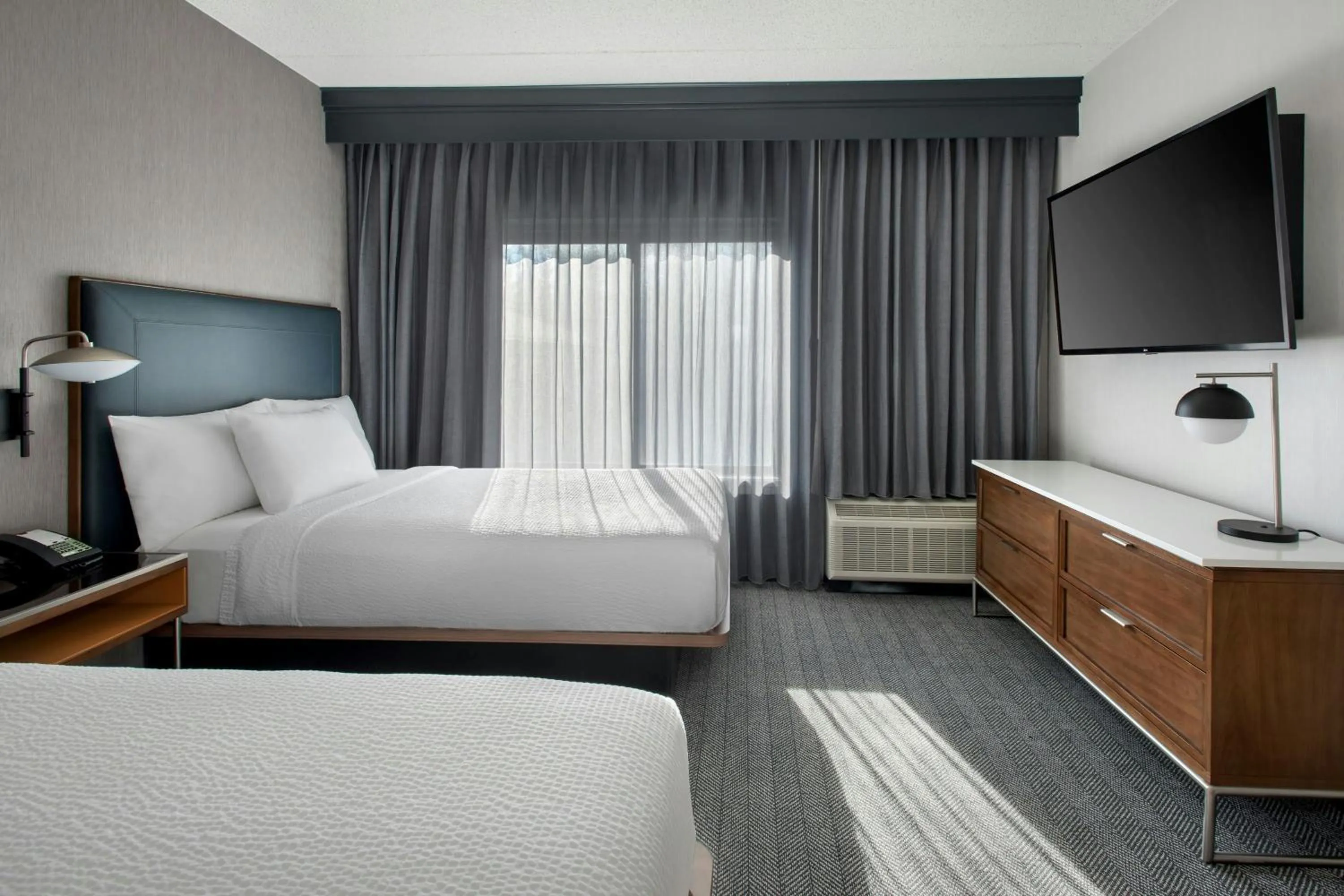 Bedroom, Bed in Courtyard by Marriott Rye