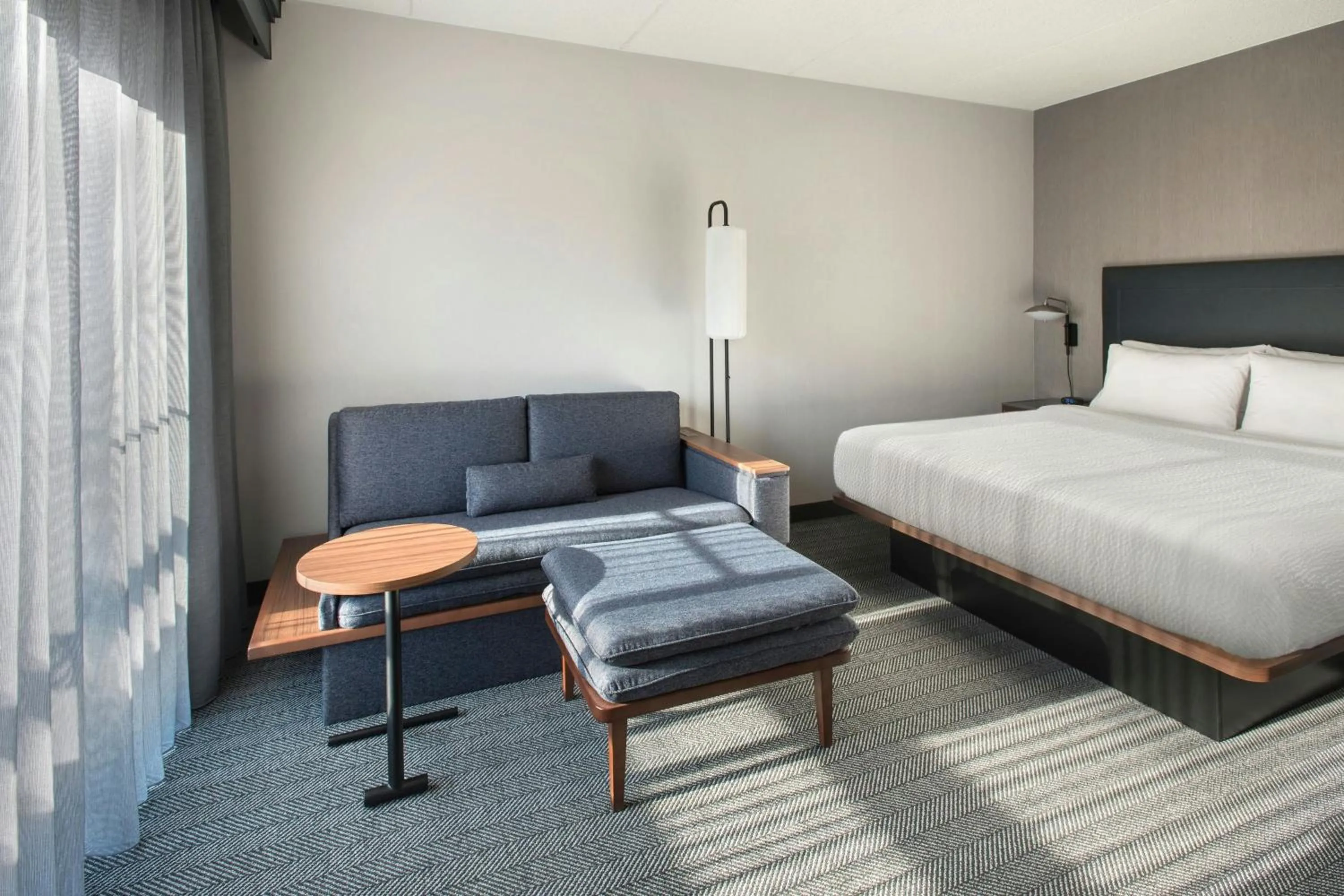 Photo of the whole room, Bed in Courtyard by Marriott Rye