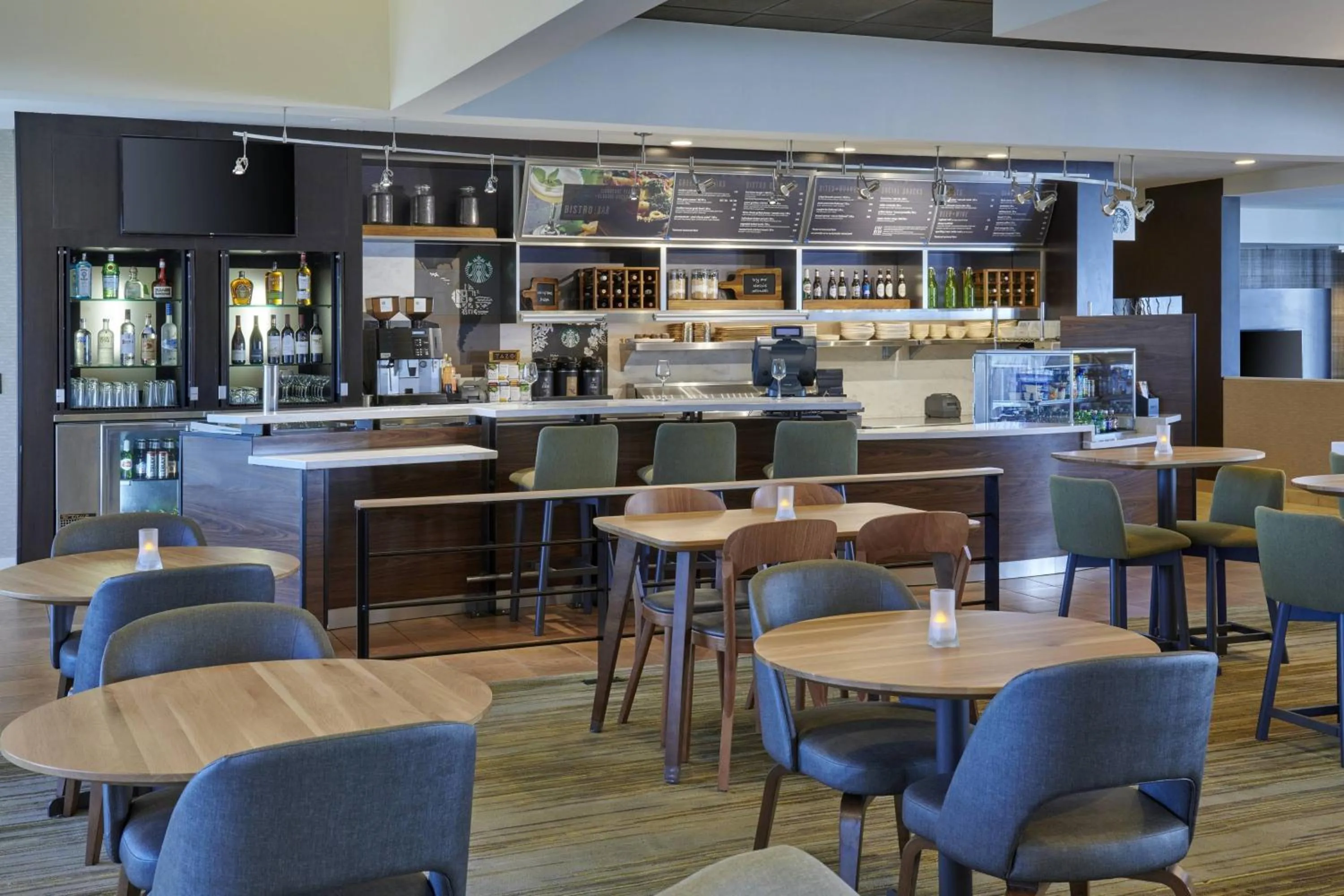 Restaurant/places to eat in Courtyard by Marriott Indianapolis Castleton
