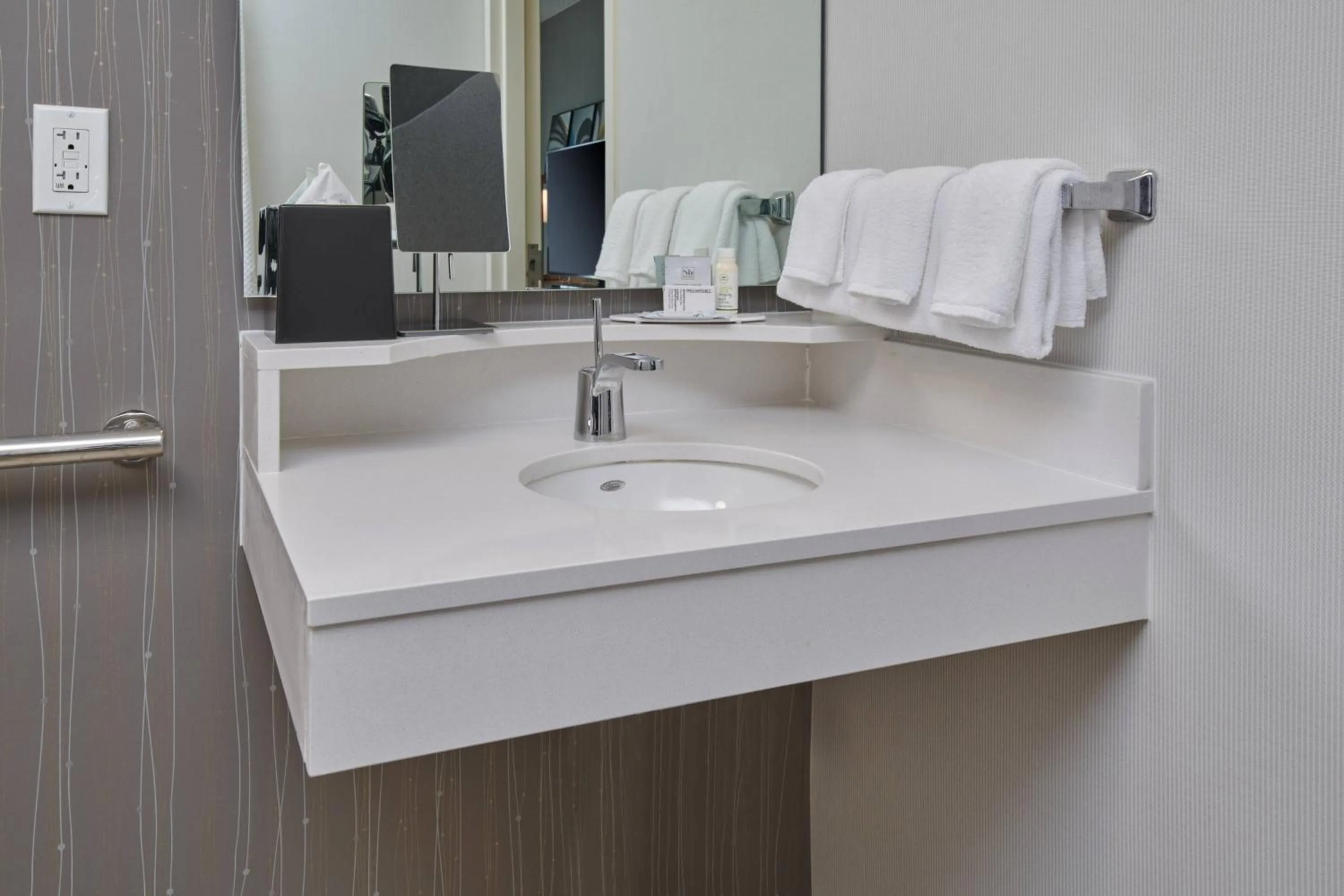 Bathroom in Courtyard by Marriott Indianapolis Castleton