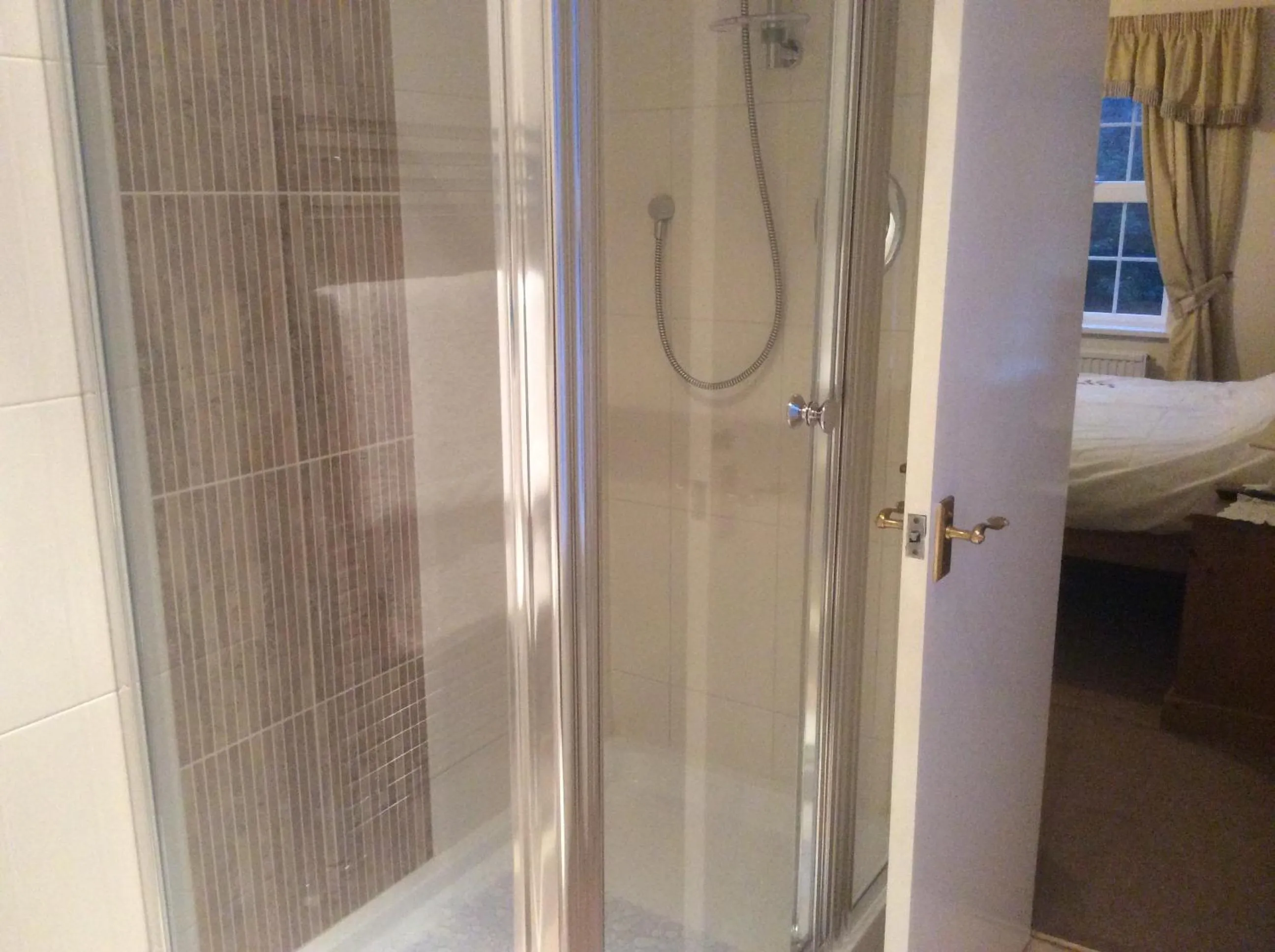 Shower, Bed in Mill Farm B&B