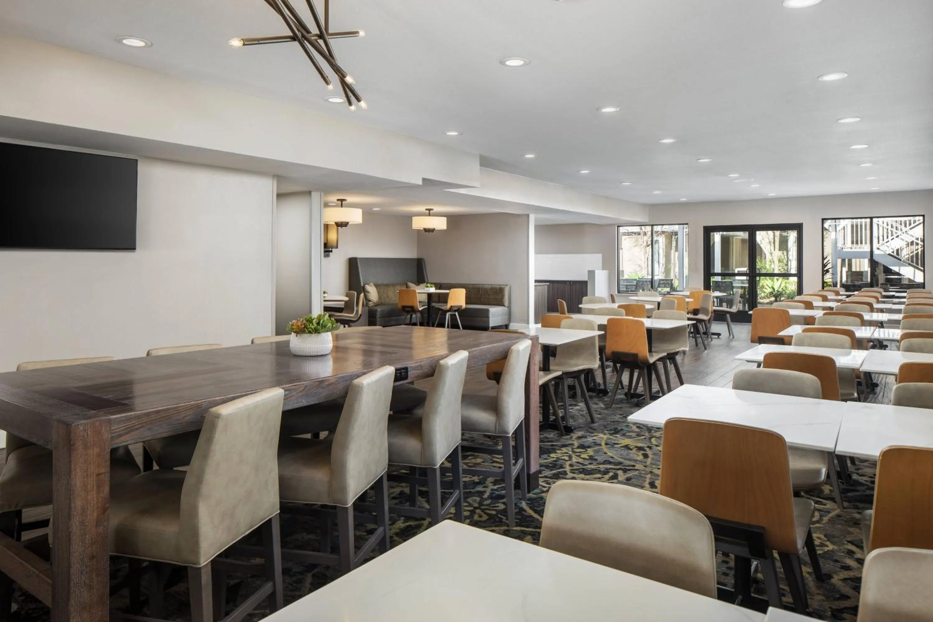 Restaurant/places to eat in Residence Inn San Diego La Jolla