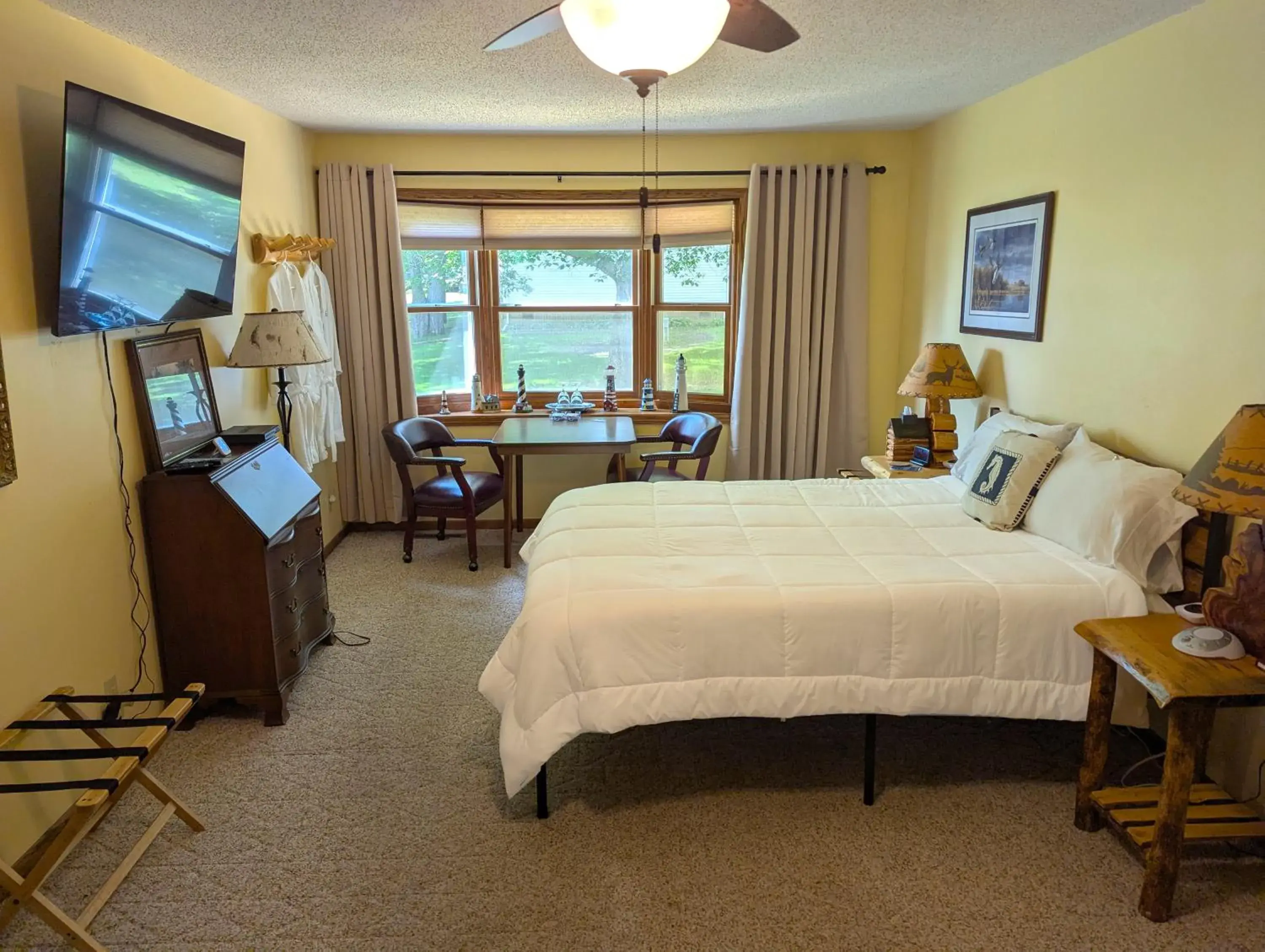 Standard Triple Room in Leech Lake Resort Bed & Breakfast Standard Triple Room in Leech Lake Resort Bed & Breakfast