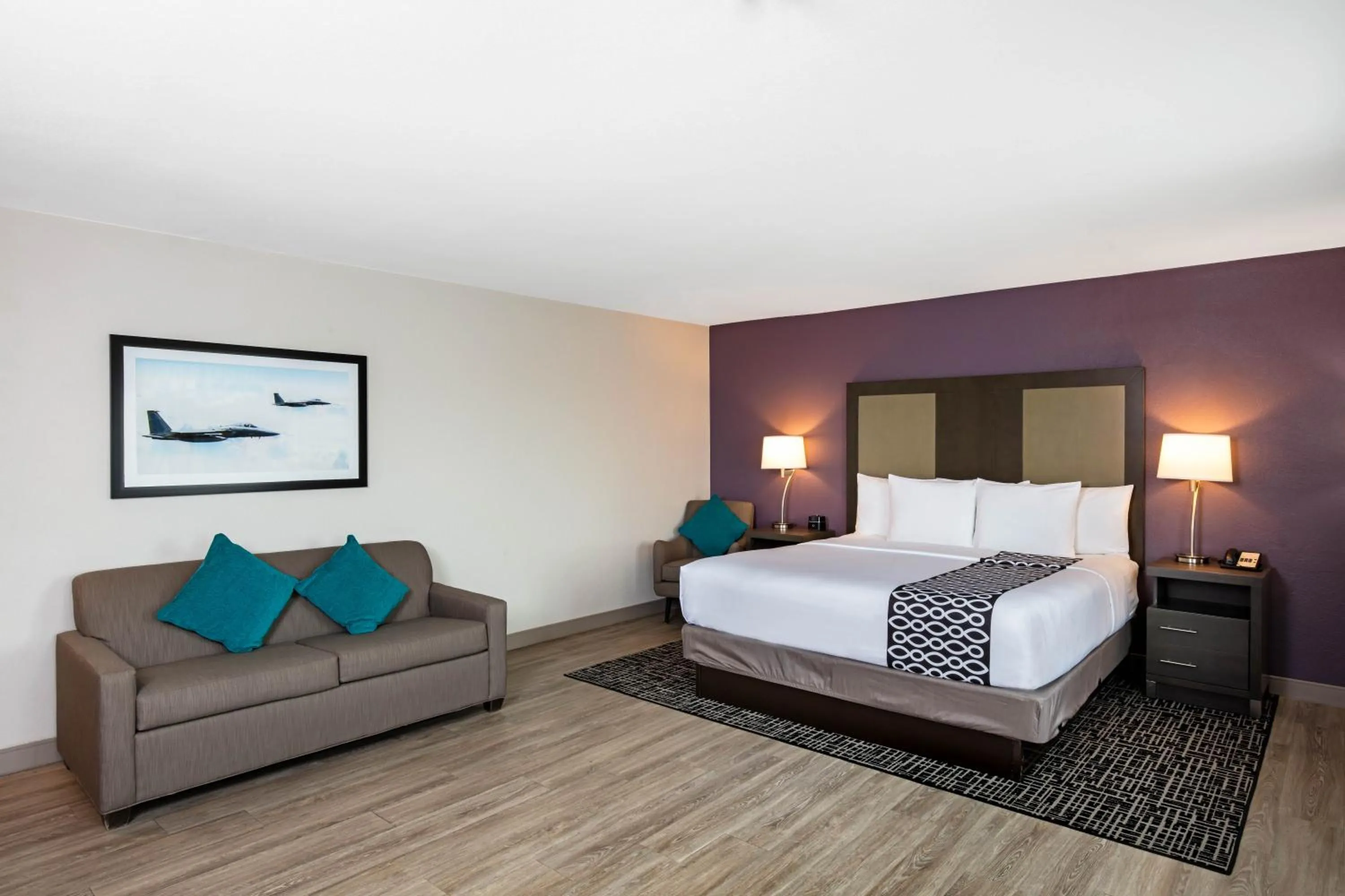 Photo of the whole room, Bed in La Quinta Inn & Suites by Wyndham Las Vegas Nellis
