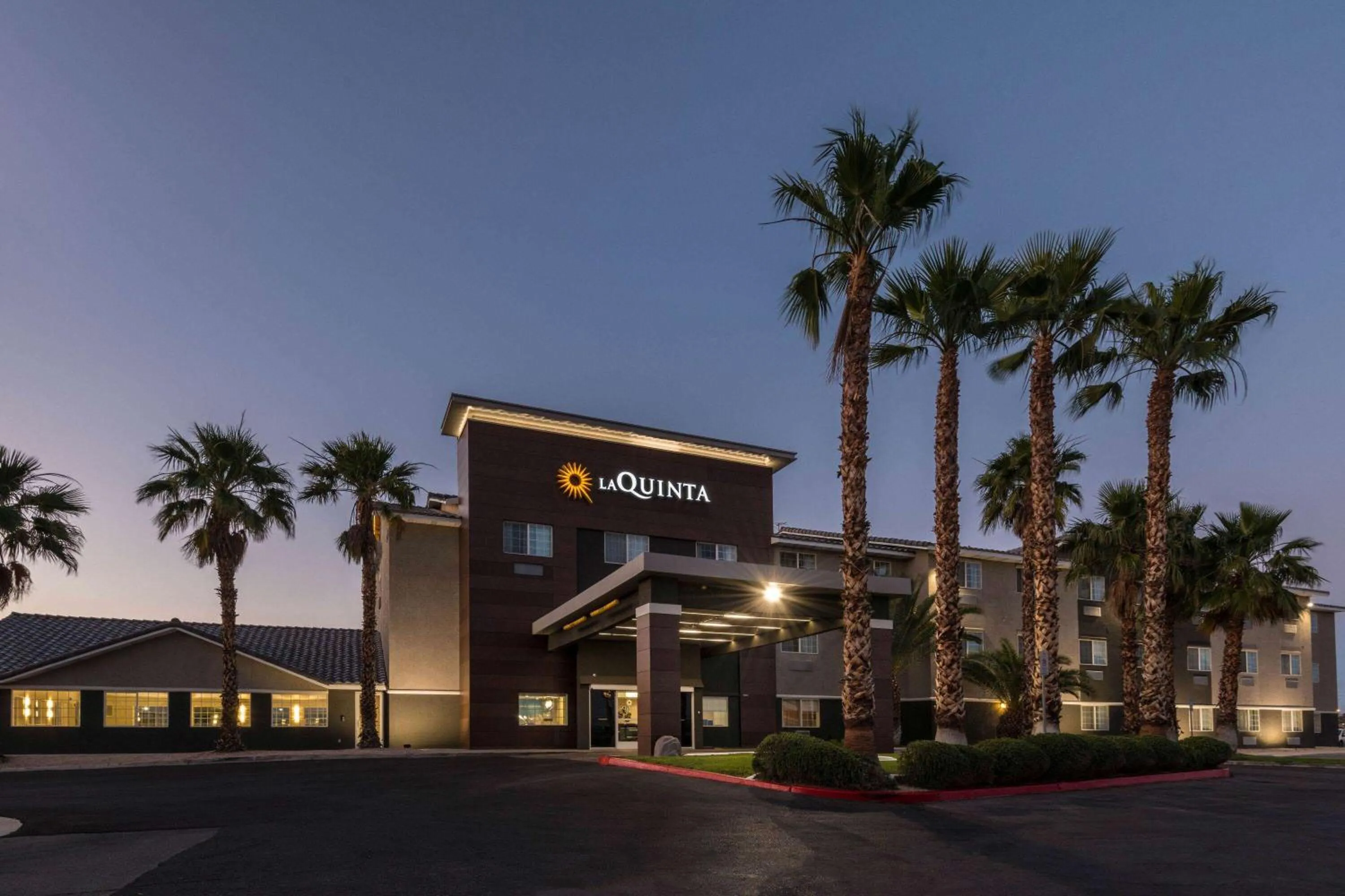 Property building in La Quinta Inn & Suites by Wyndham Las Vegas Nellis