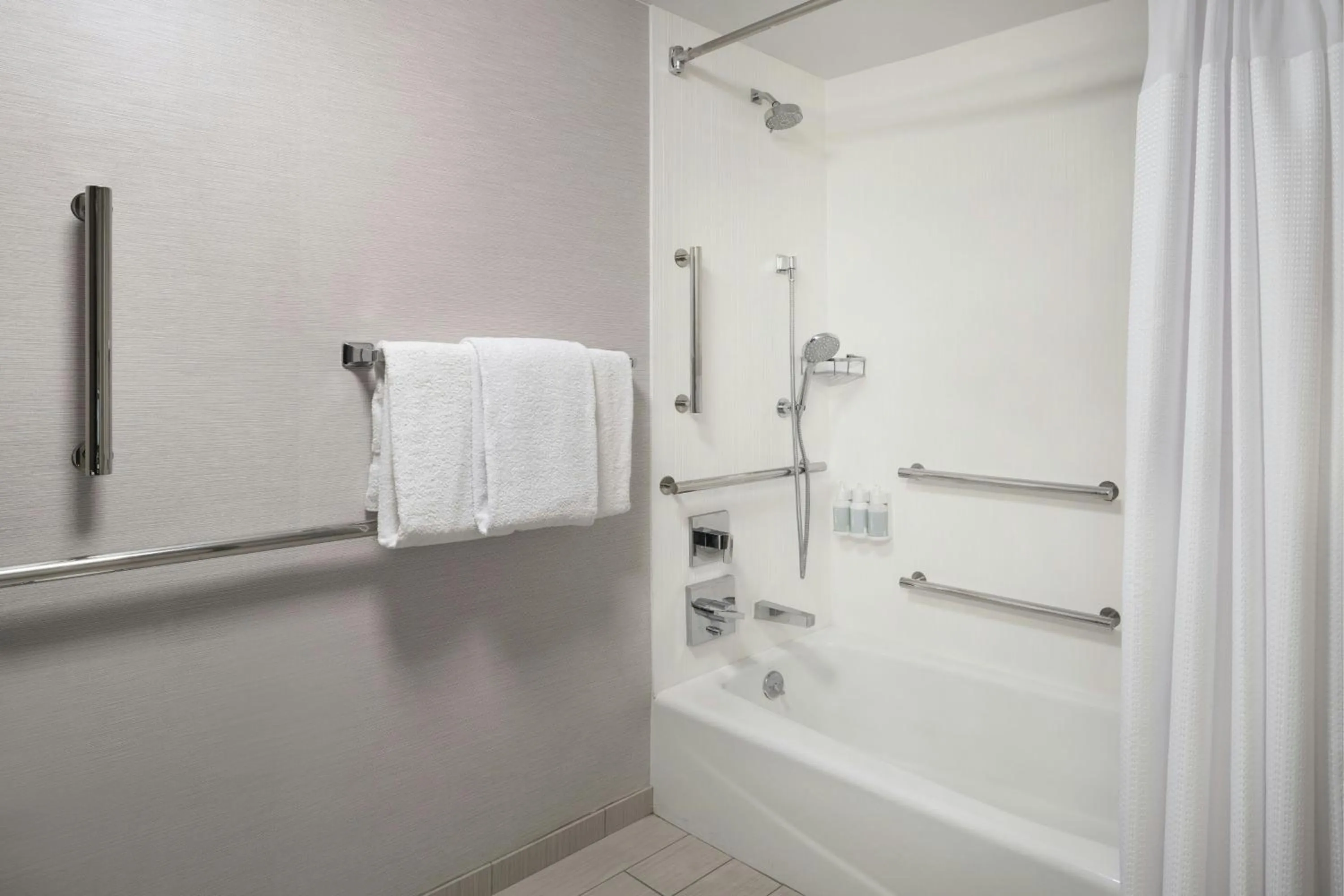 Bathroom in Courtyard Los Angeles Torrance/Palos Verdes