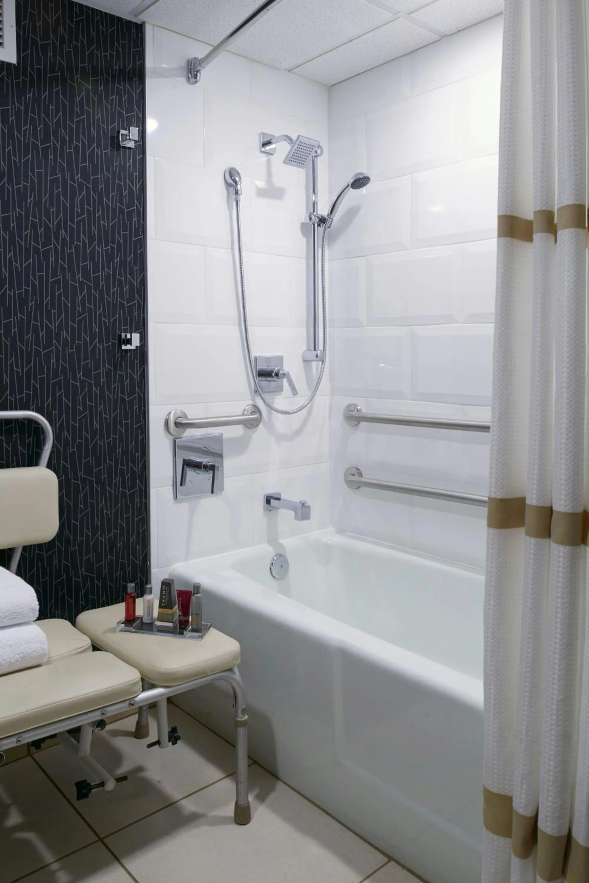 Bathroom in Kansas City Airport Marriott