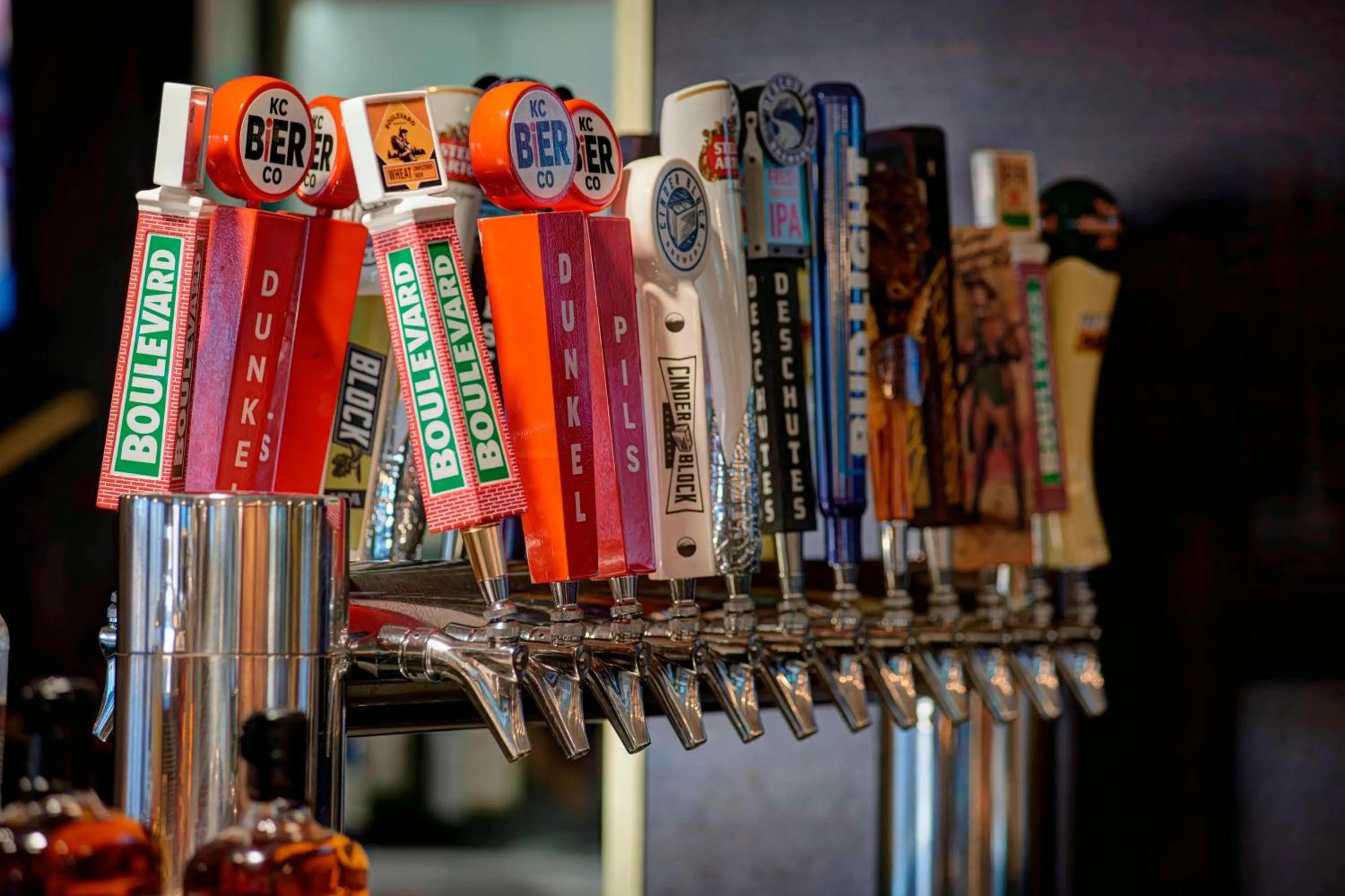 Restaurant/places to eat in Kansas City Airport Marriott